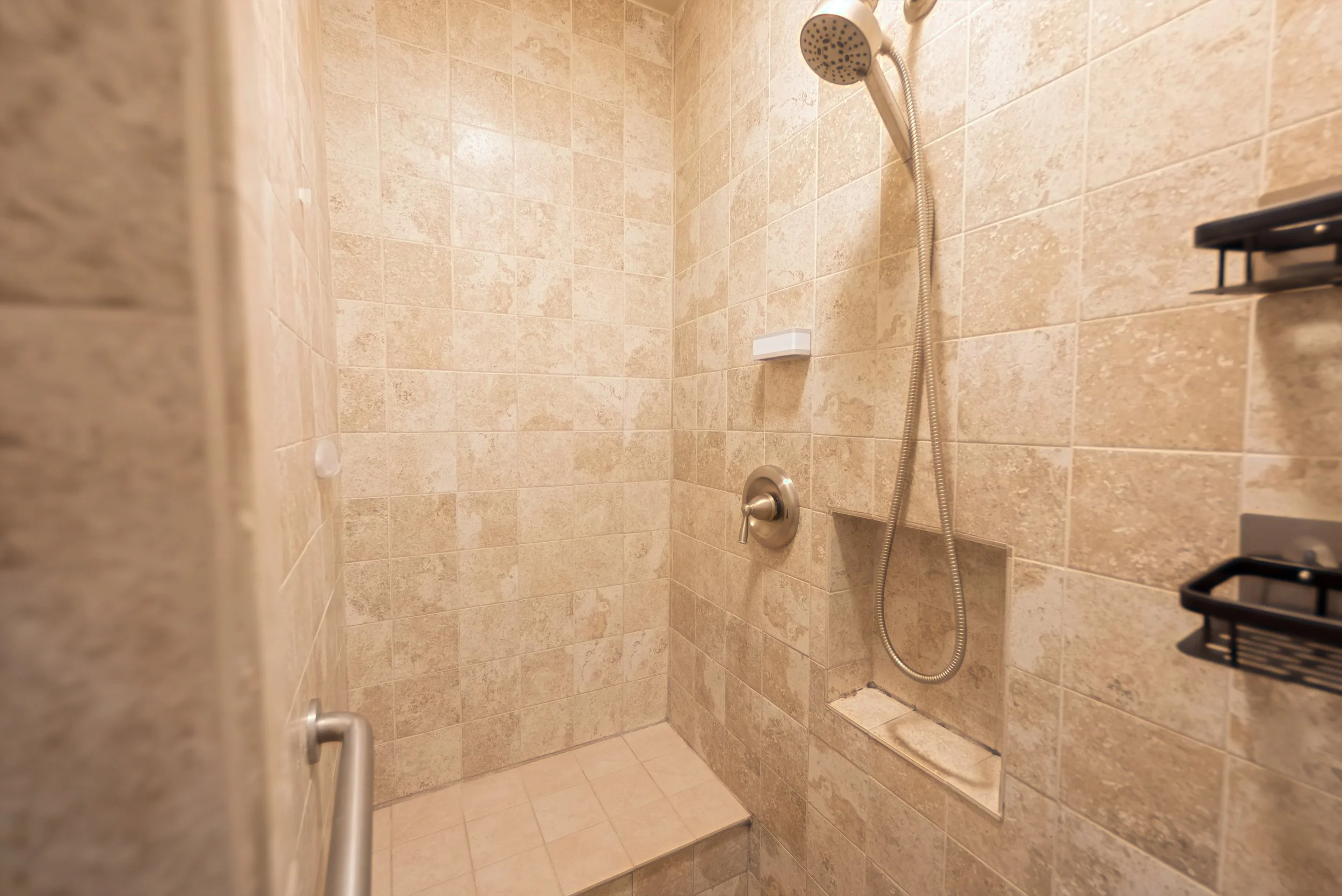 1055_whtrail_basement_bathroom2.jpg