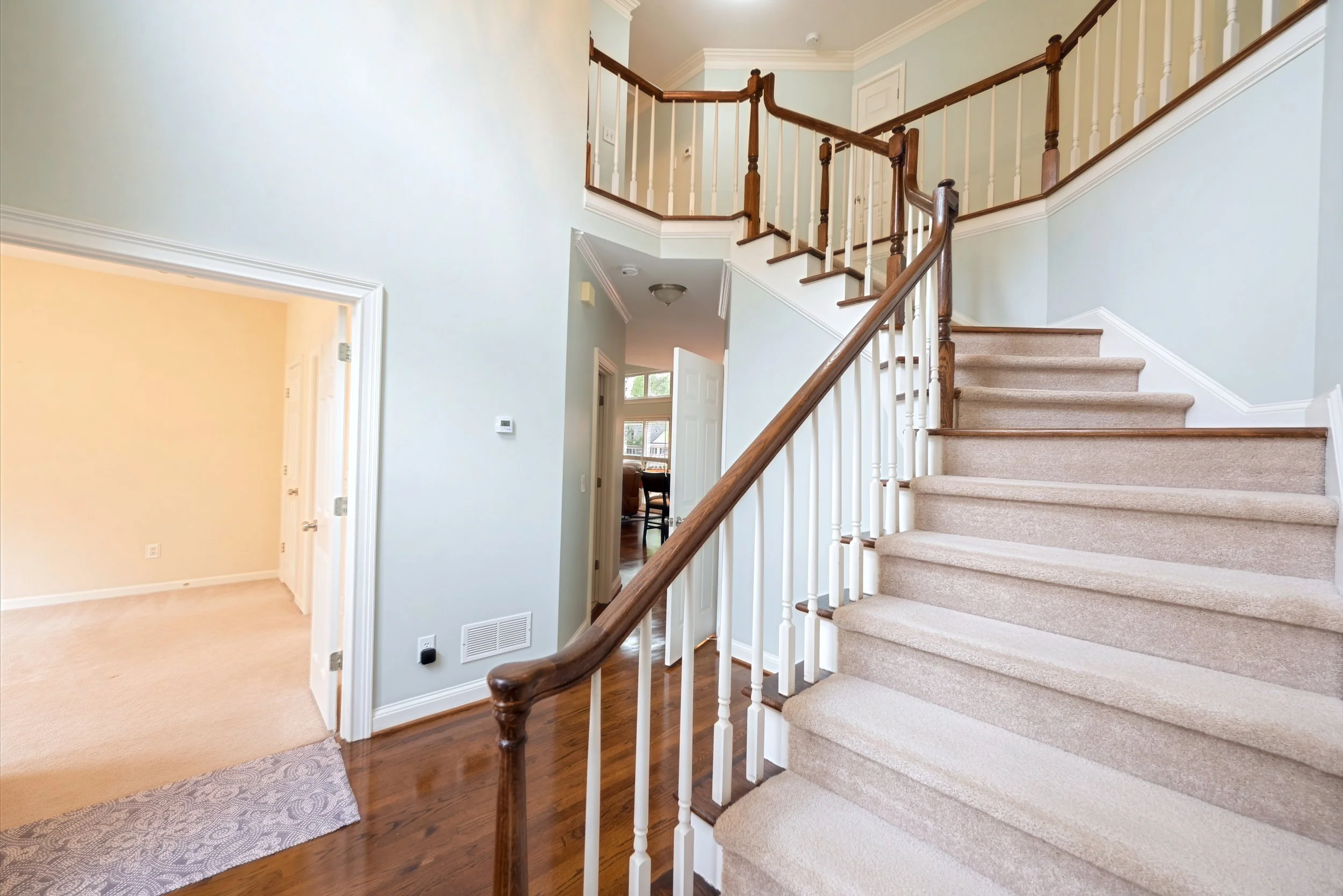 1055_whtrail_foyer4.jpg