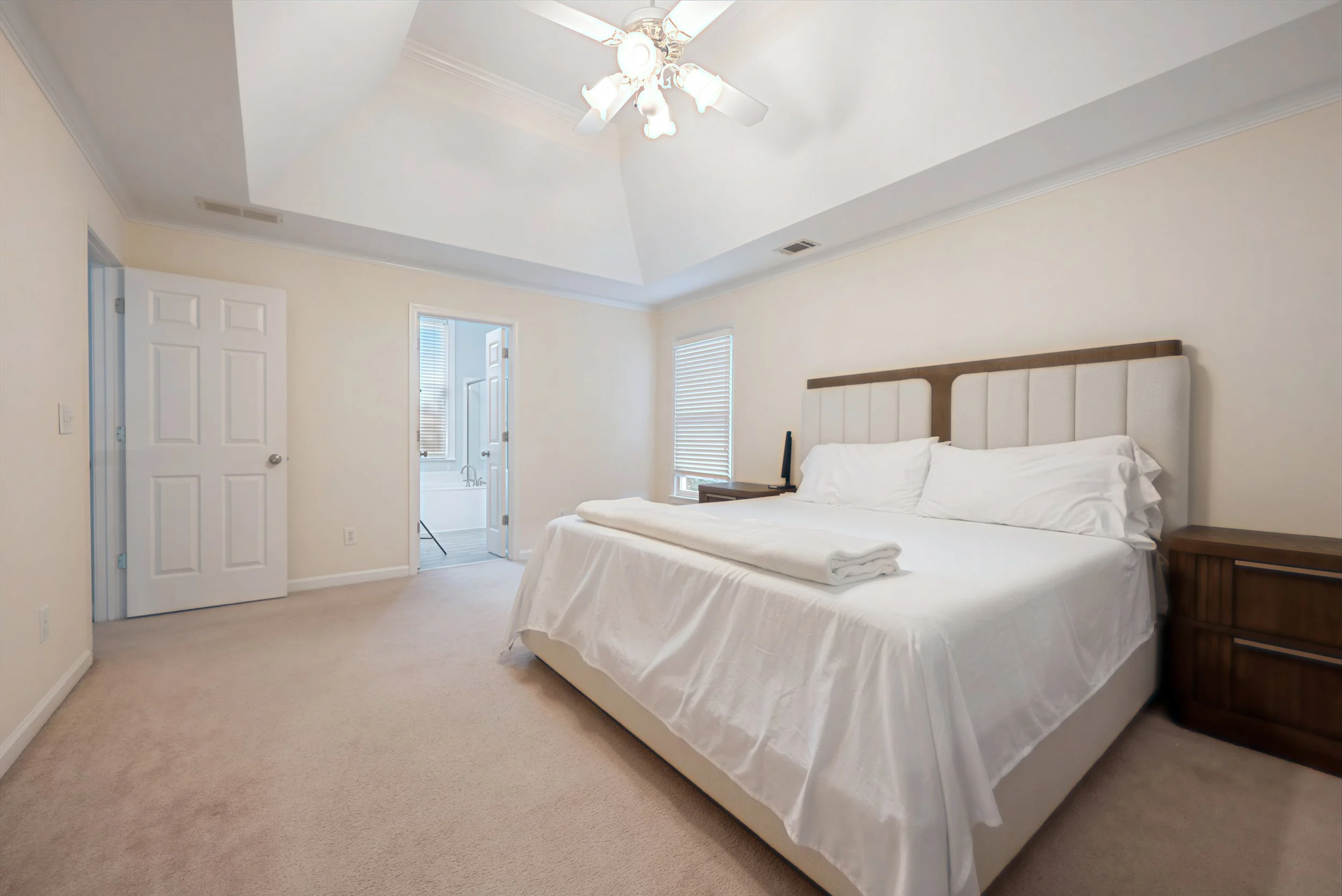 1055_whtrail_masterbed3.jpg