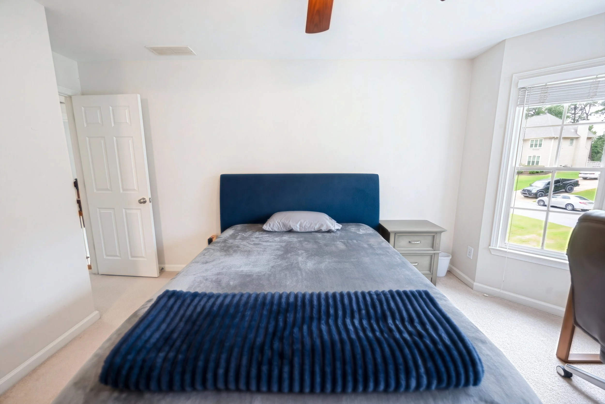 1055_whtrail_bedroom_2.jpg