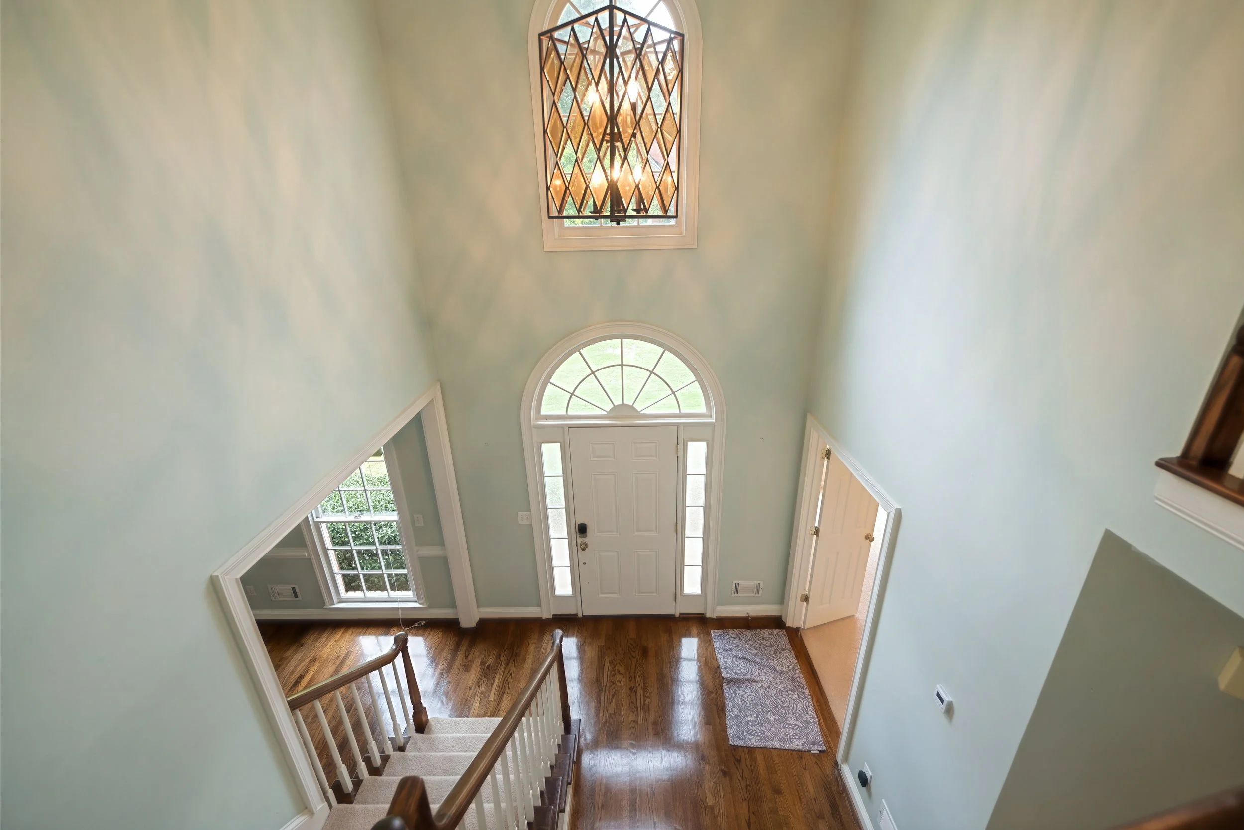 1055_whtrail_foyer.jpg