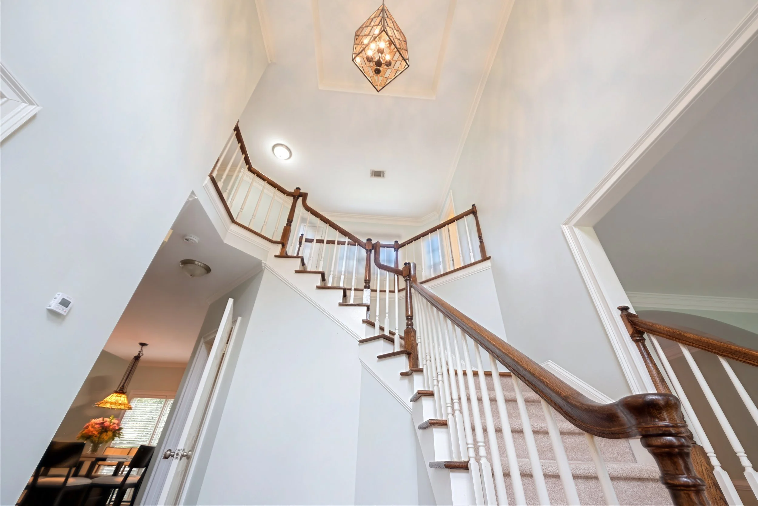 1055_whtrail_foyer1.jpg