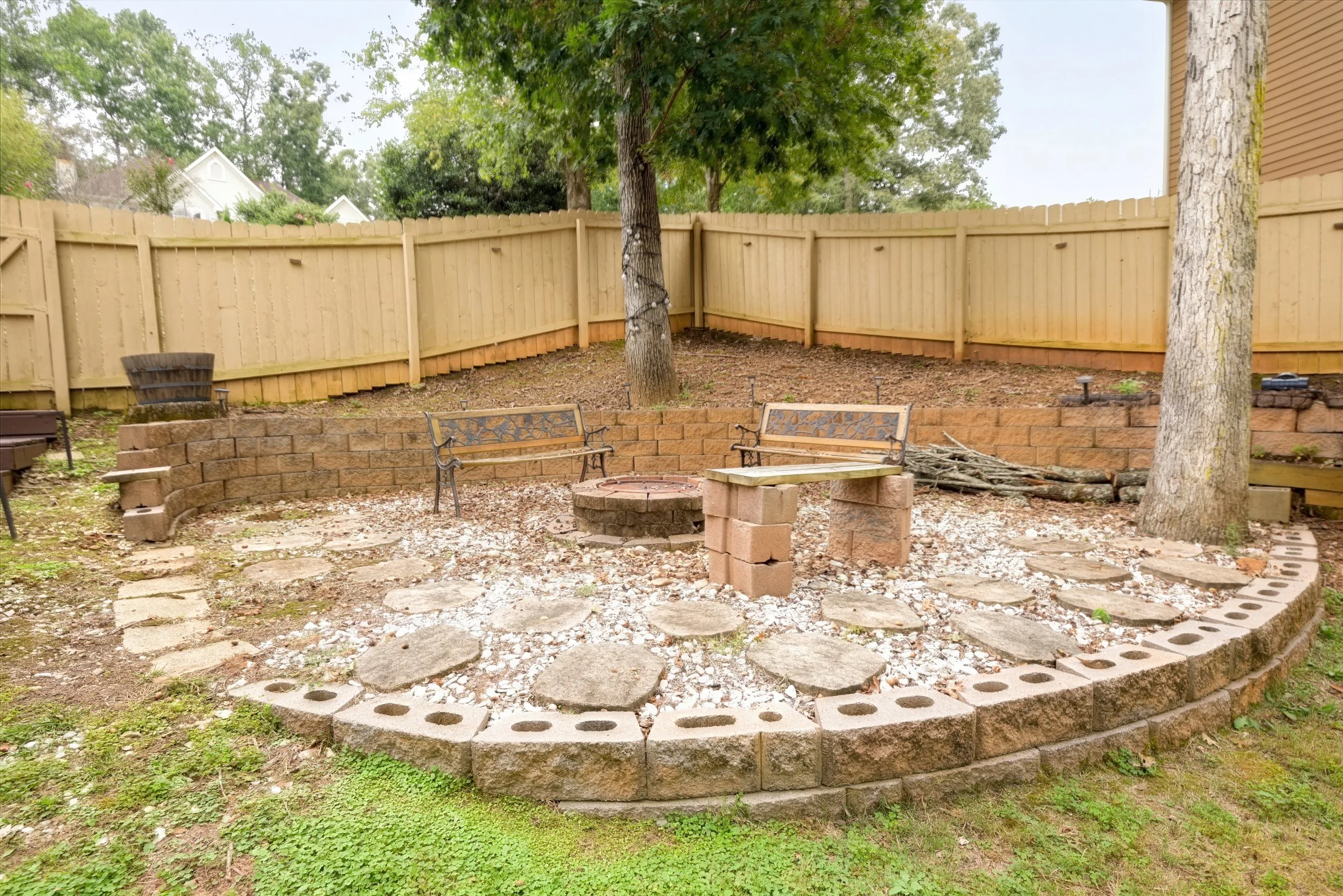 1055_whtrail_fire_pit.jpg