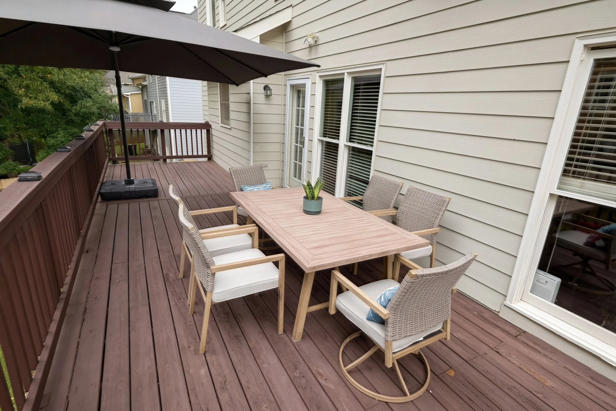 1055_whtrail_deck_1.jpg