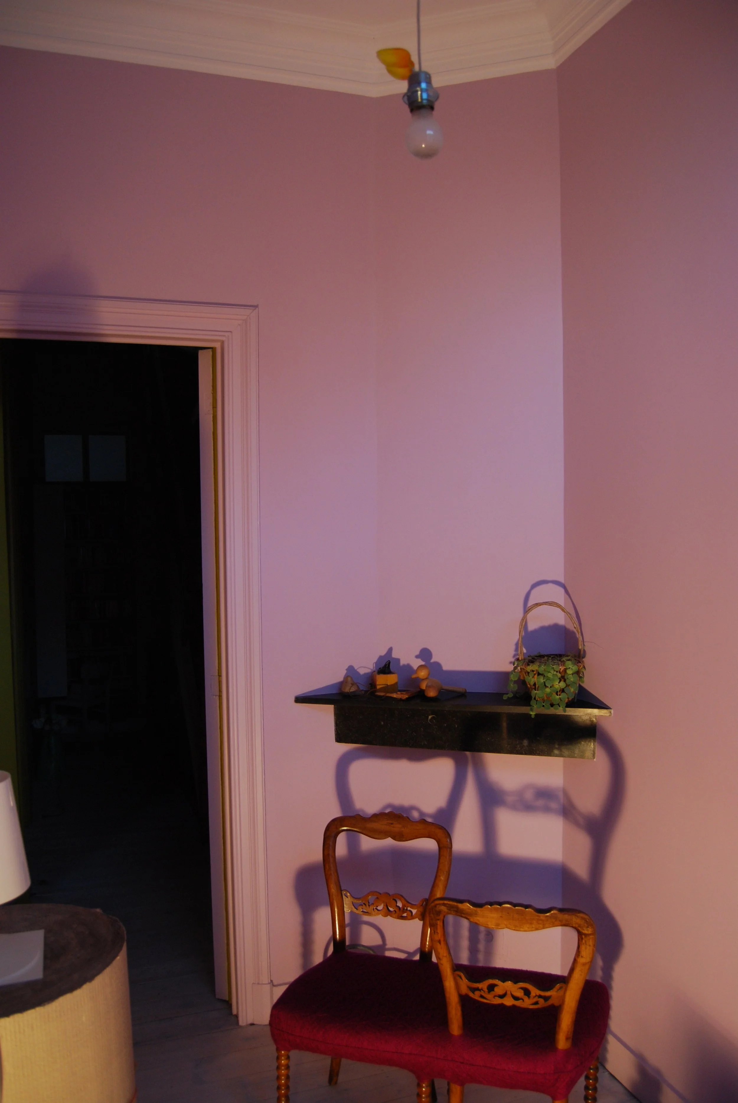 De muren zijn hier in het roos (pink) geschilderd