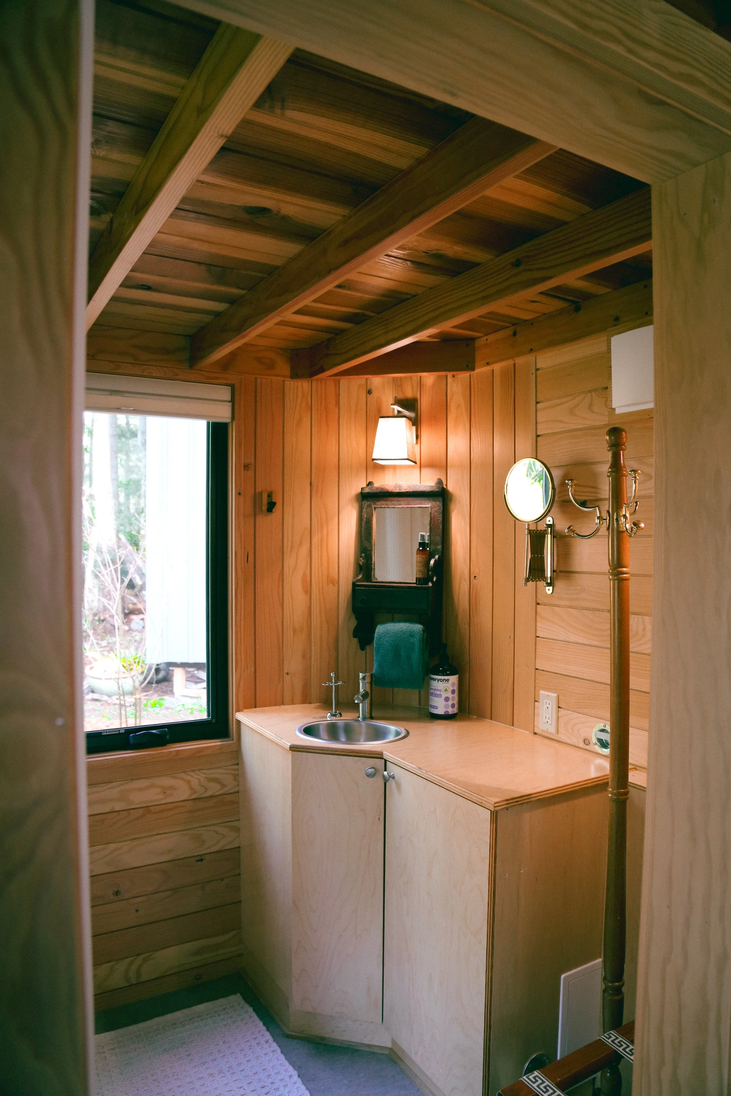 7. bathroom.jpg