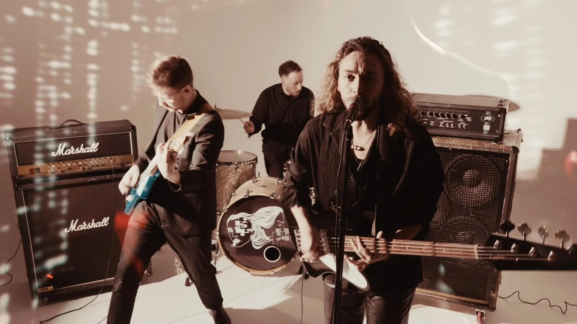 Still 2025-12-23 204553_1.1.1.jpg