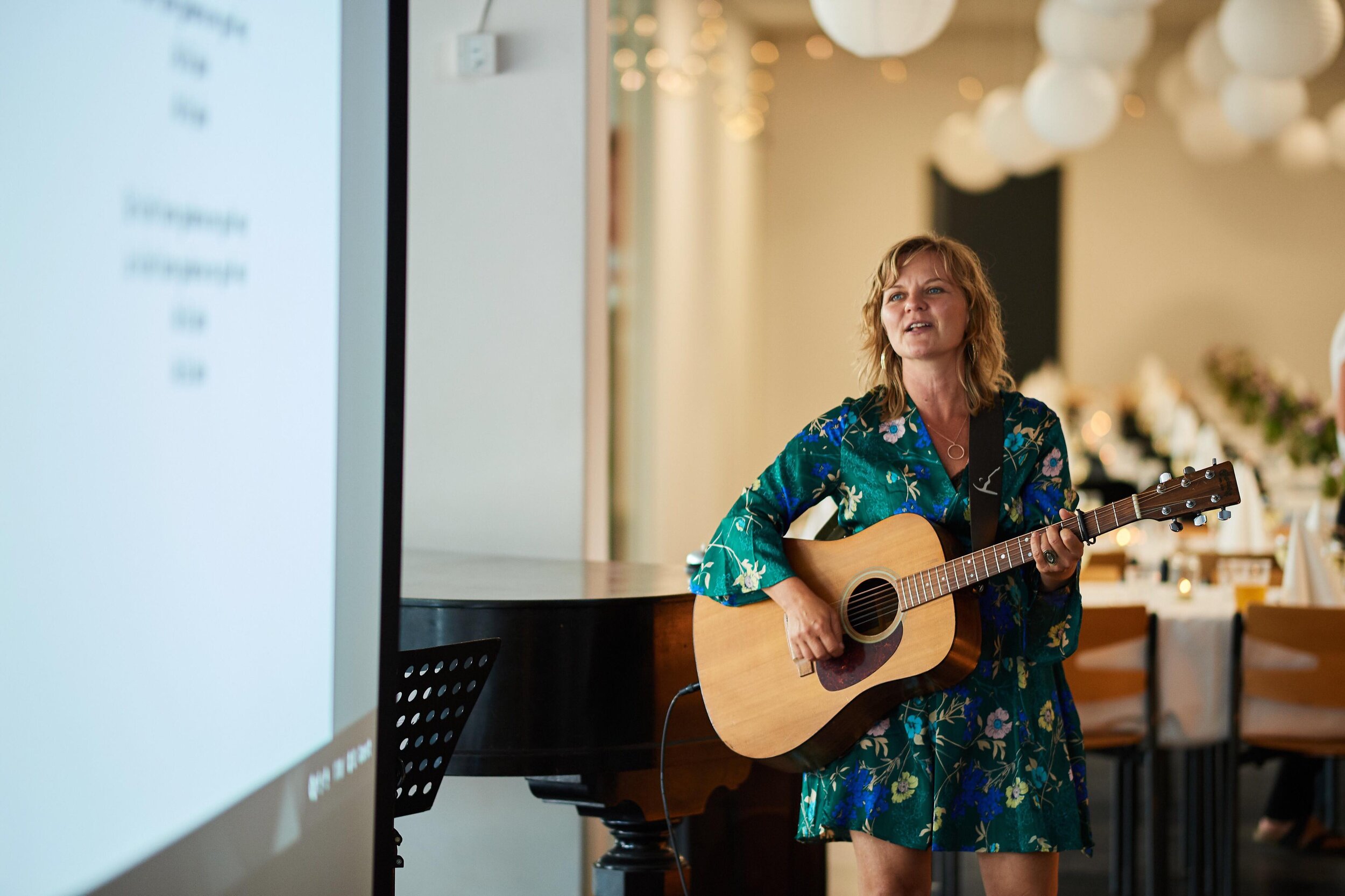 Sang og guitar til reception