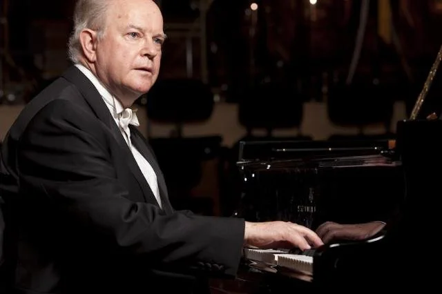 Julian Jacobson – piano