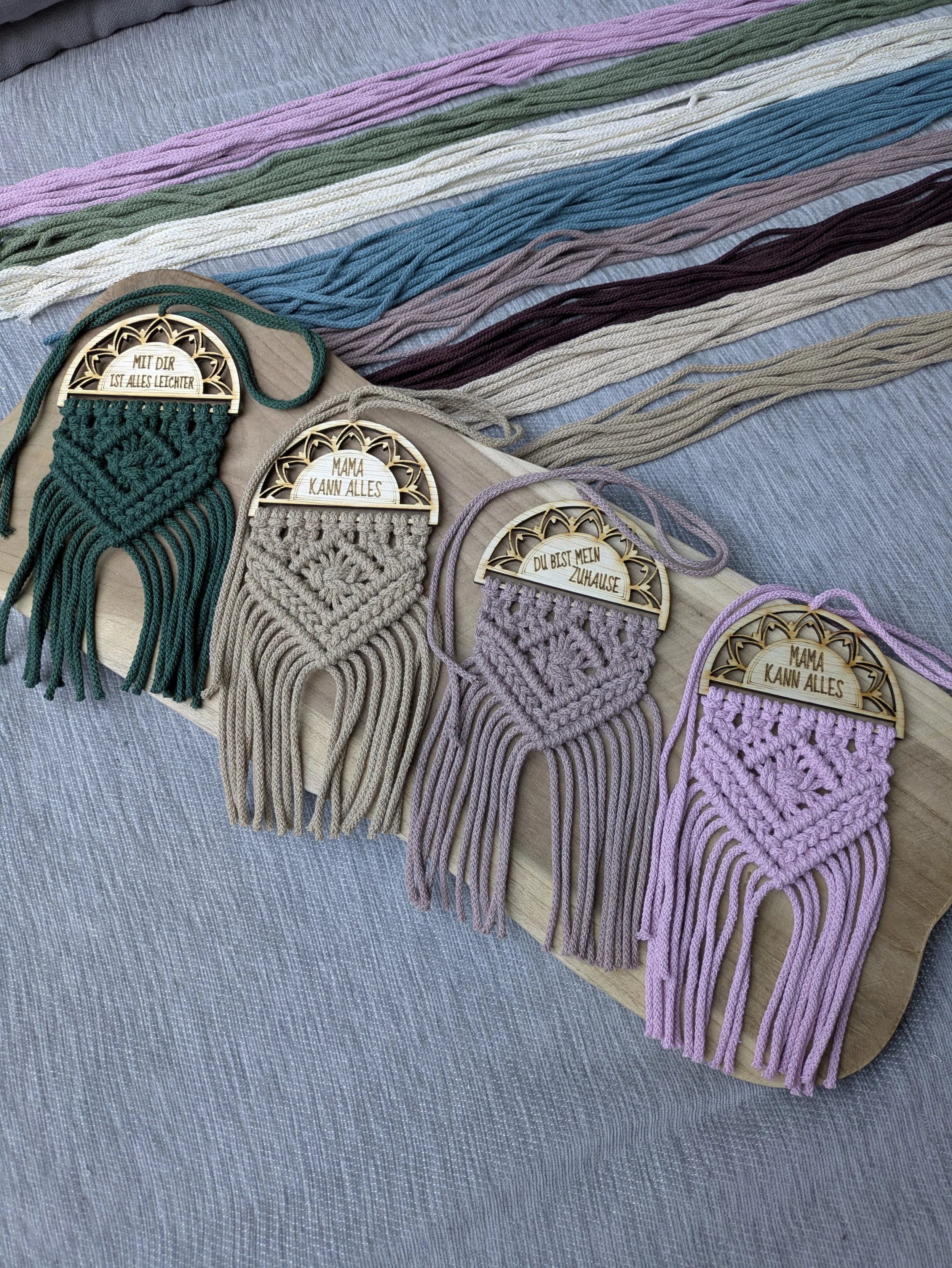 Farbpalette für handgeknüpfte Makramee-Produkte von Zarte Knoten zur Auswahl für Personalisierungen.