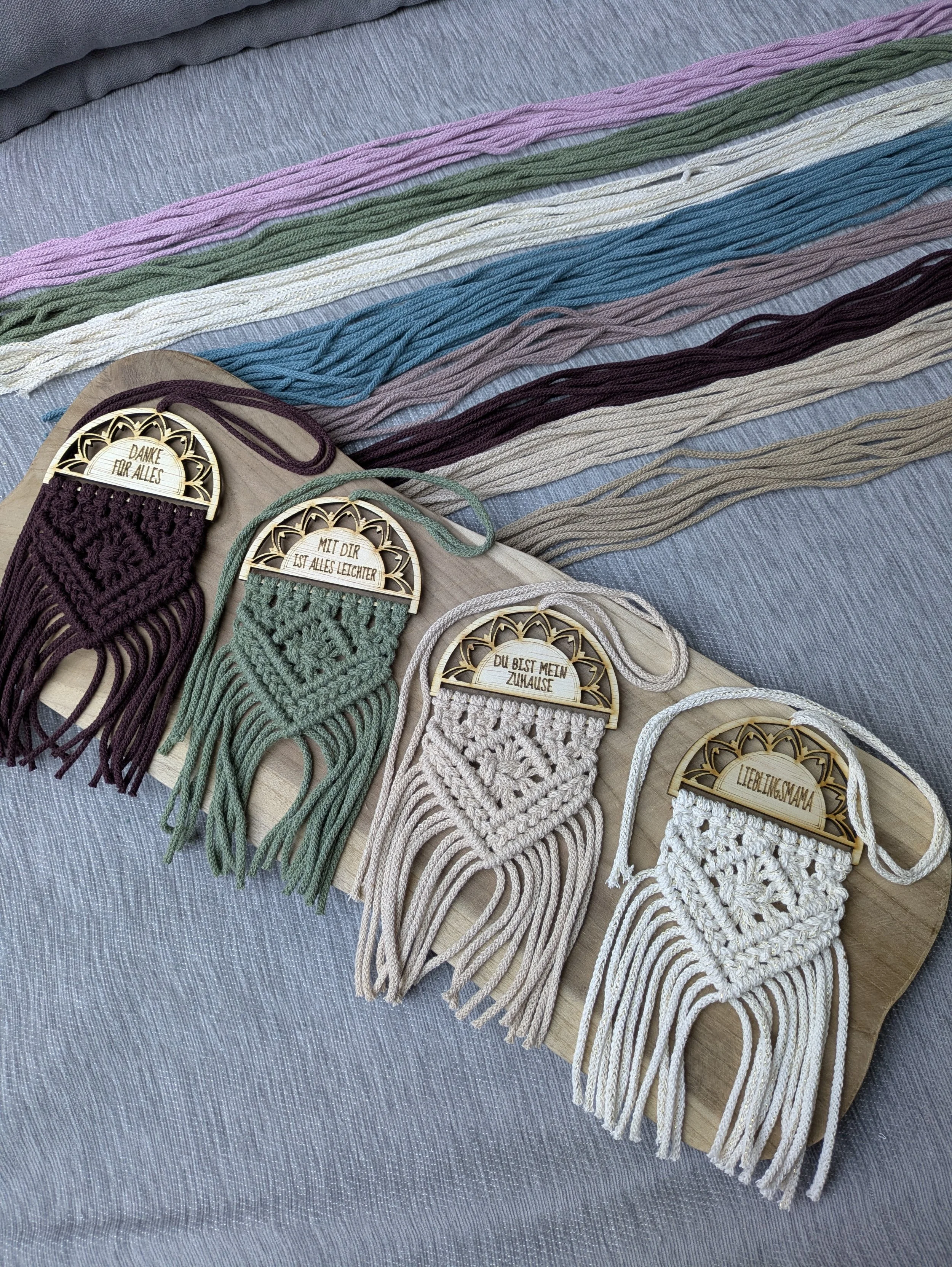 Farbpalette für handgeknüpfte Makramee-Produkte von Zarte Knoten zur Auswahl für Personalisierungen.