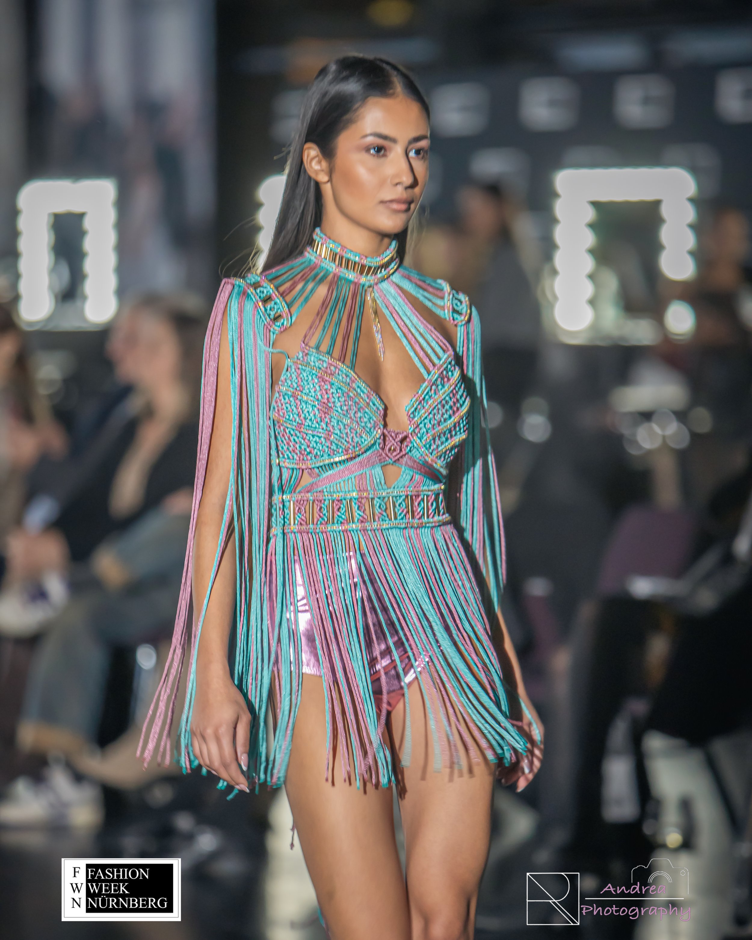 Makramee Kleid auf dem Laufsteg der FashionWeek Nürnberg – Zarte Knoten