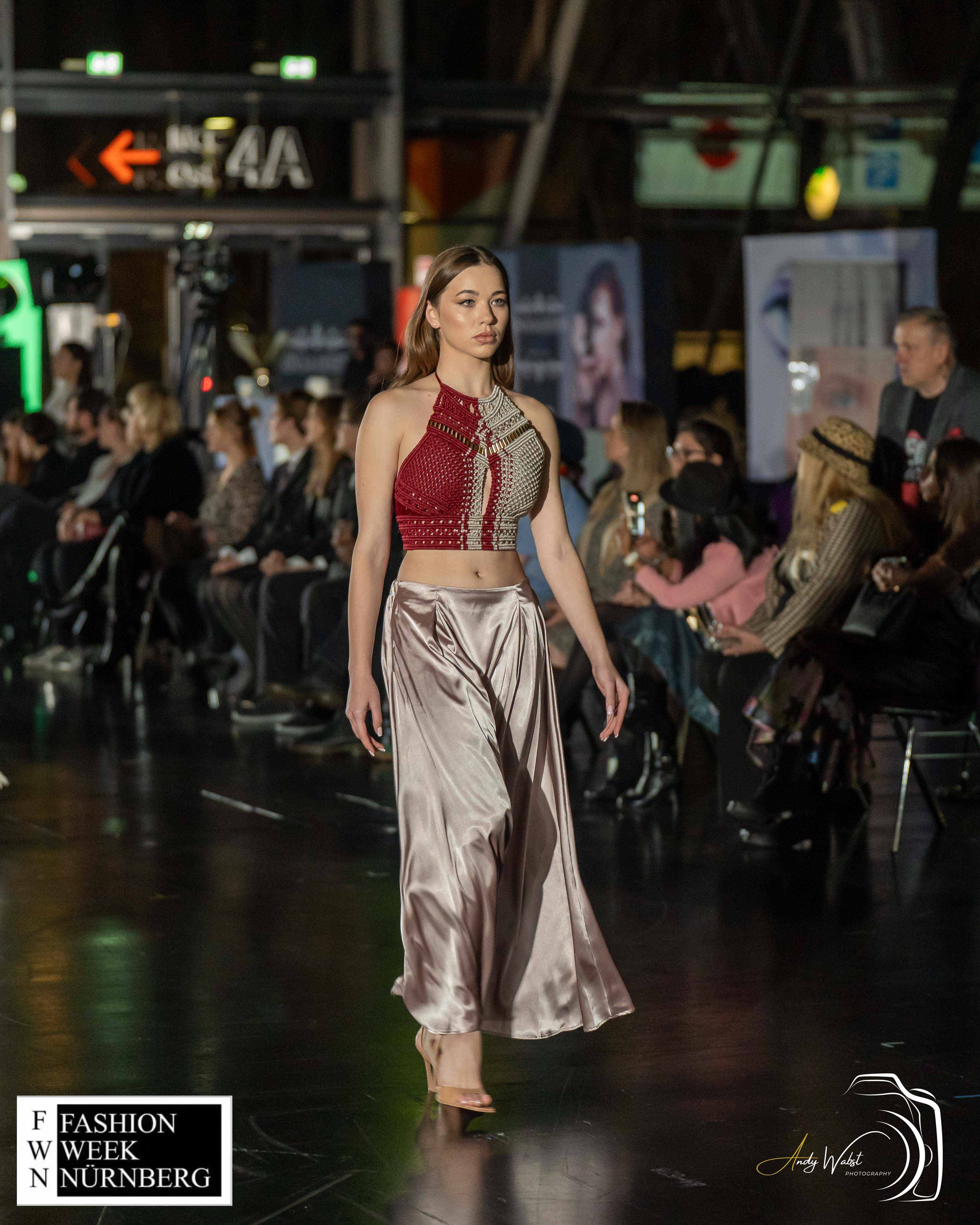 Makramee Kleid auf dem Laufsteg der FashionWeek Nürnberg – Zarte Knoten