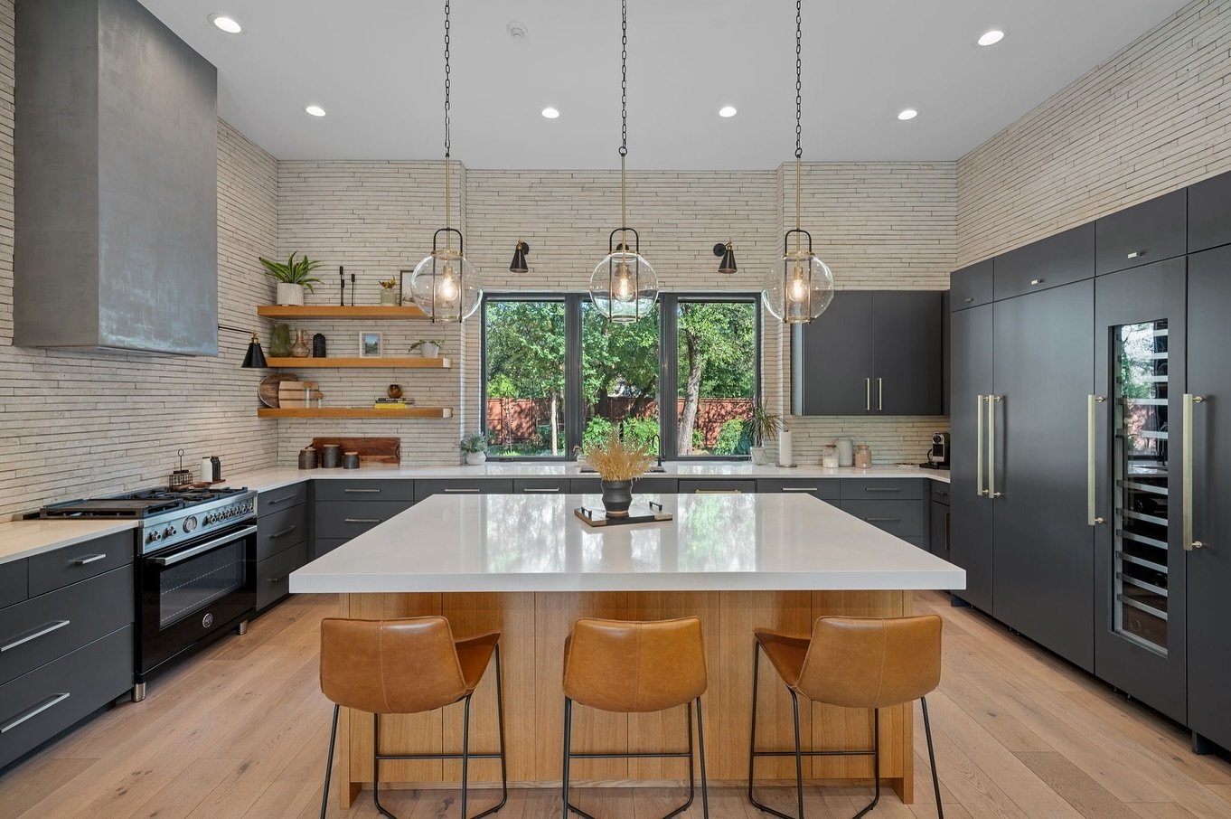 Happy Thanksgiving 🦃 Incredibly thankful for getting to do what I love for a living and for having the best clients in the world 🌎 thank you!! #realestatephotography #atxrealestatephotographer #atxrealestate #austinrealtor #austinrealestate