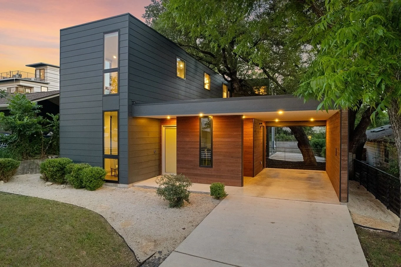 Turning homes into art 👨&zwj;🎨🖼️ #austinrealestate #atxrealtor #austinrealestatephotographer #atxrealestatephotographer #austinrealtors