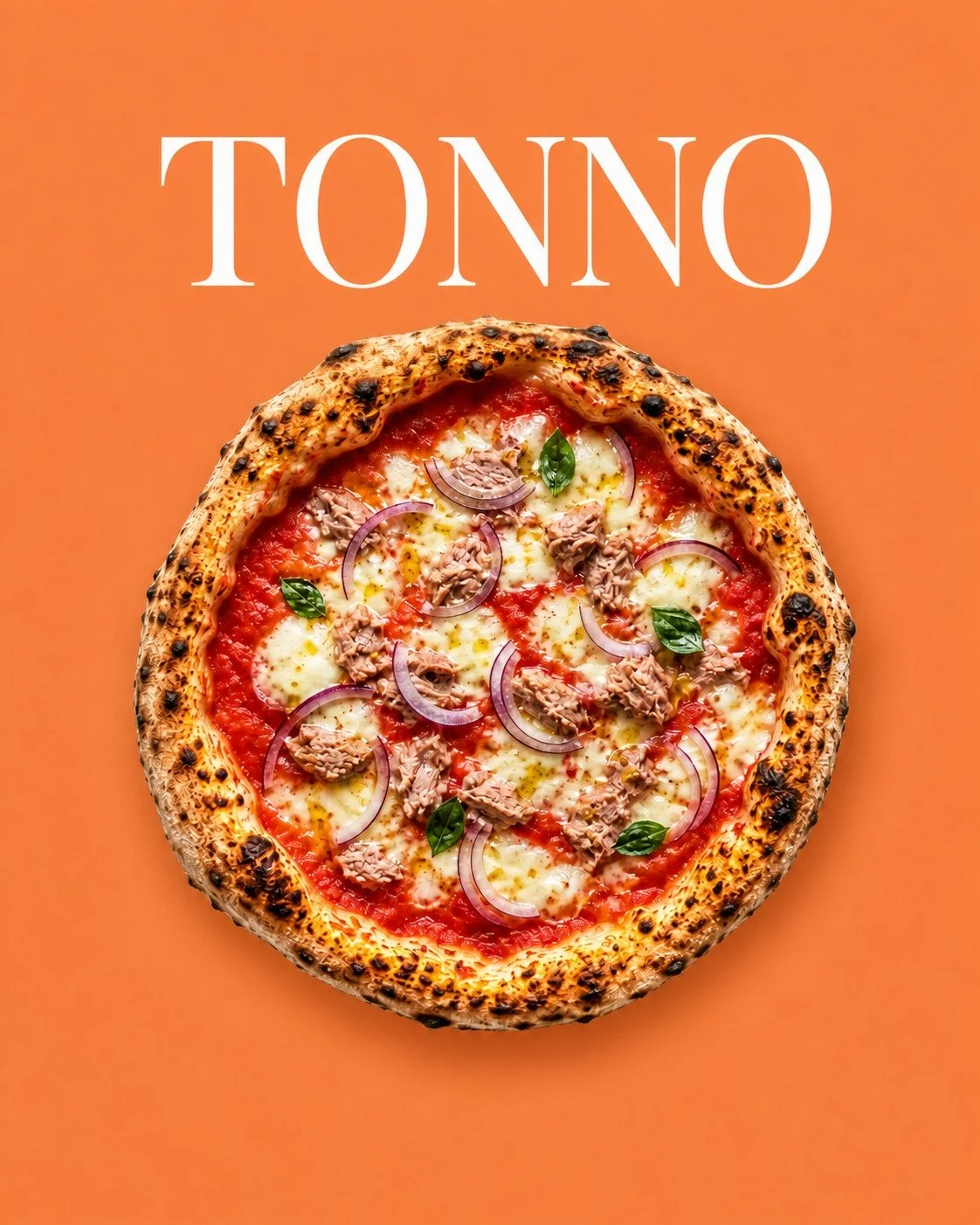 Pizza Tonno mit Thunfisch, roten Zwiebeln, Tomatensauce, Fior di Latte und Basilikum
