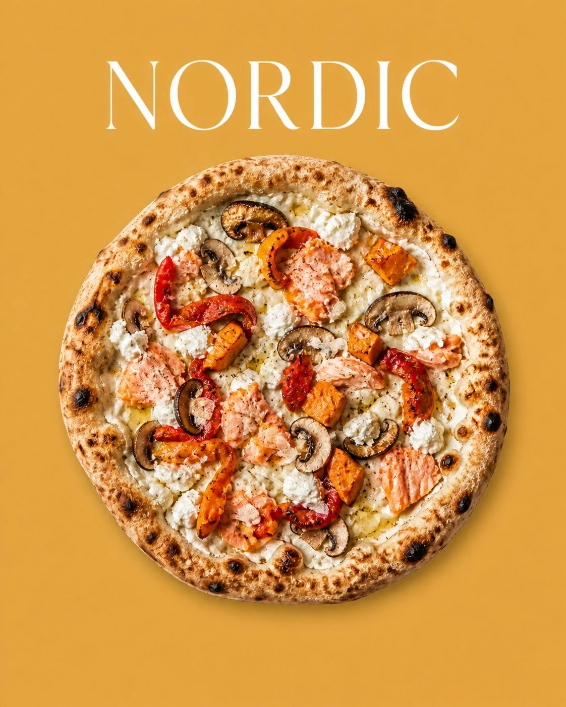 Pizza Nordic mit Lachs, Ricotta, Pilzen, Paprika, Süßkartoffeln und Parmesan
