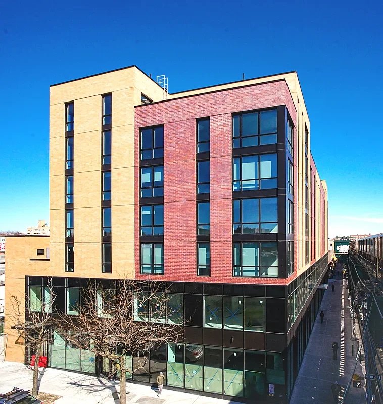 The Jax (91-09 Roosevelt Ave)