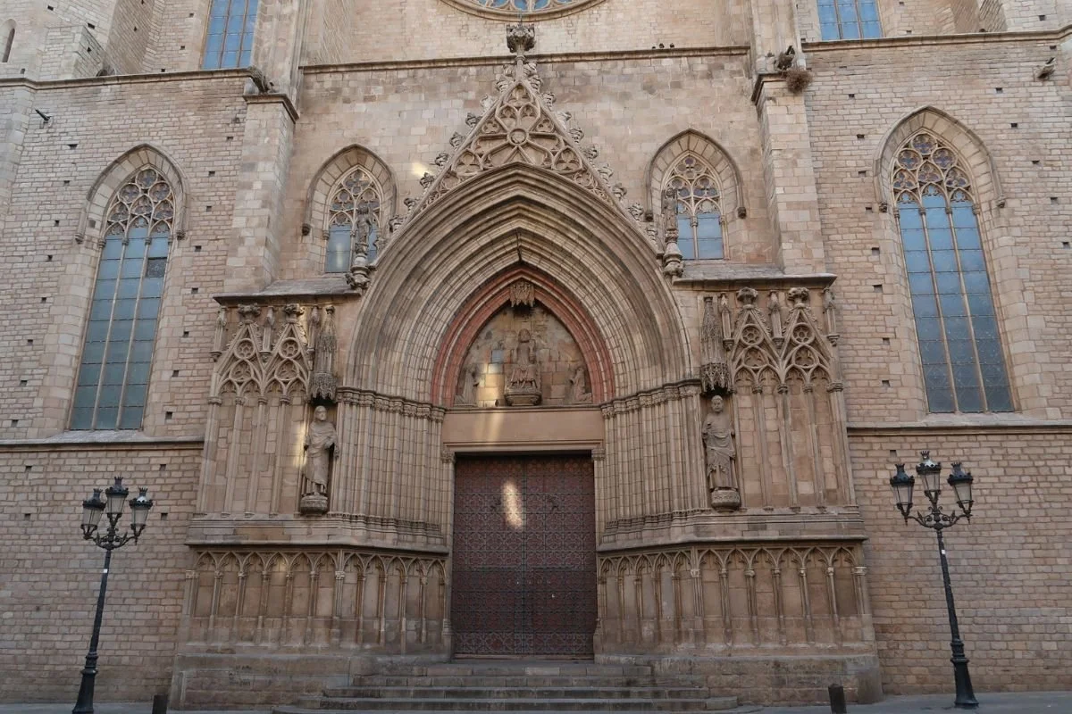Hoveddøren til Santa Maria del Mar.jpg