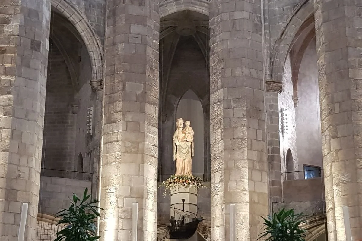 Jomfru Maria med Jesusbarnet i Santa Maria del Mar.jpg
