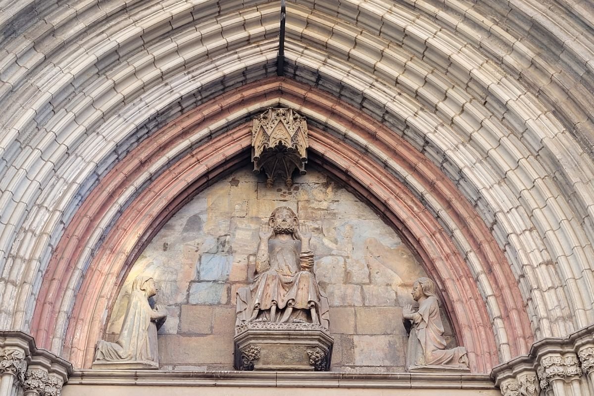 Detalje af hoveddøren til Santa Maria del Mar.jpg