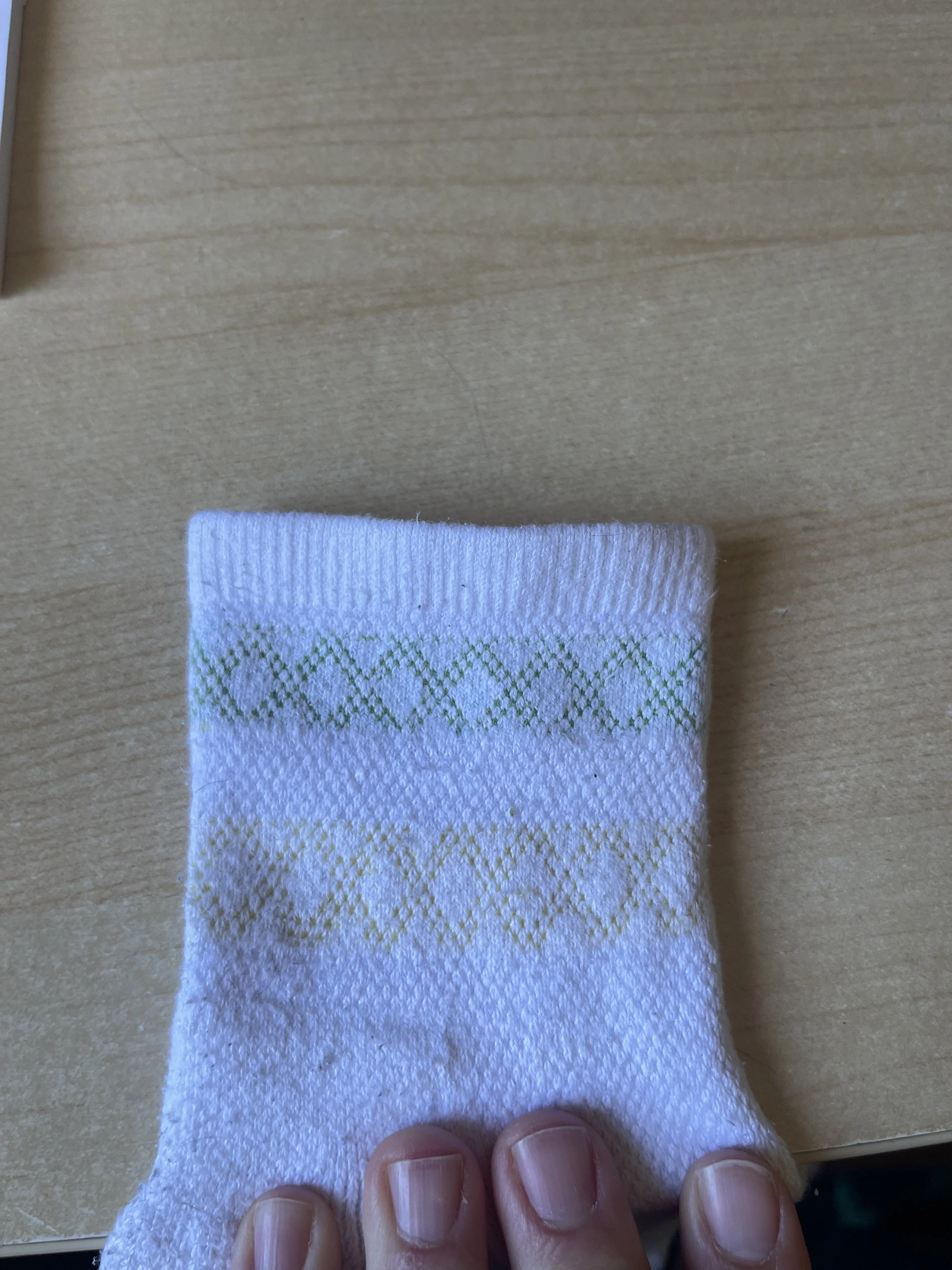 Same construction as the table runner socks with different mesh plating colors and welt pattern.