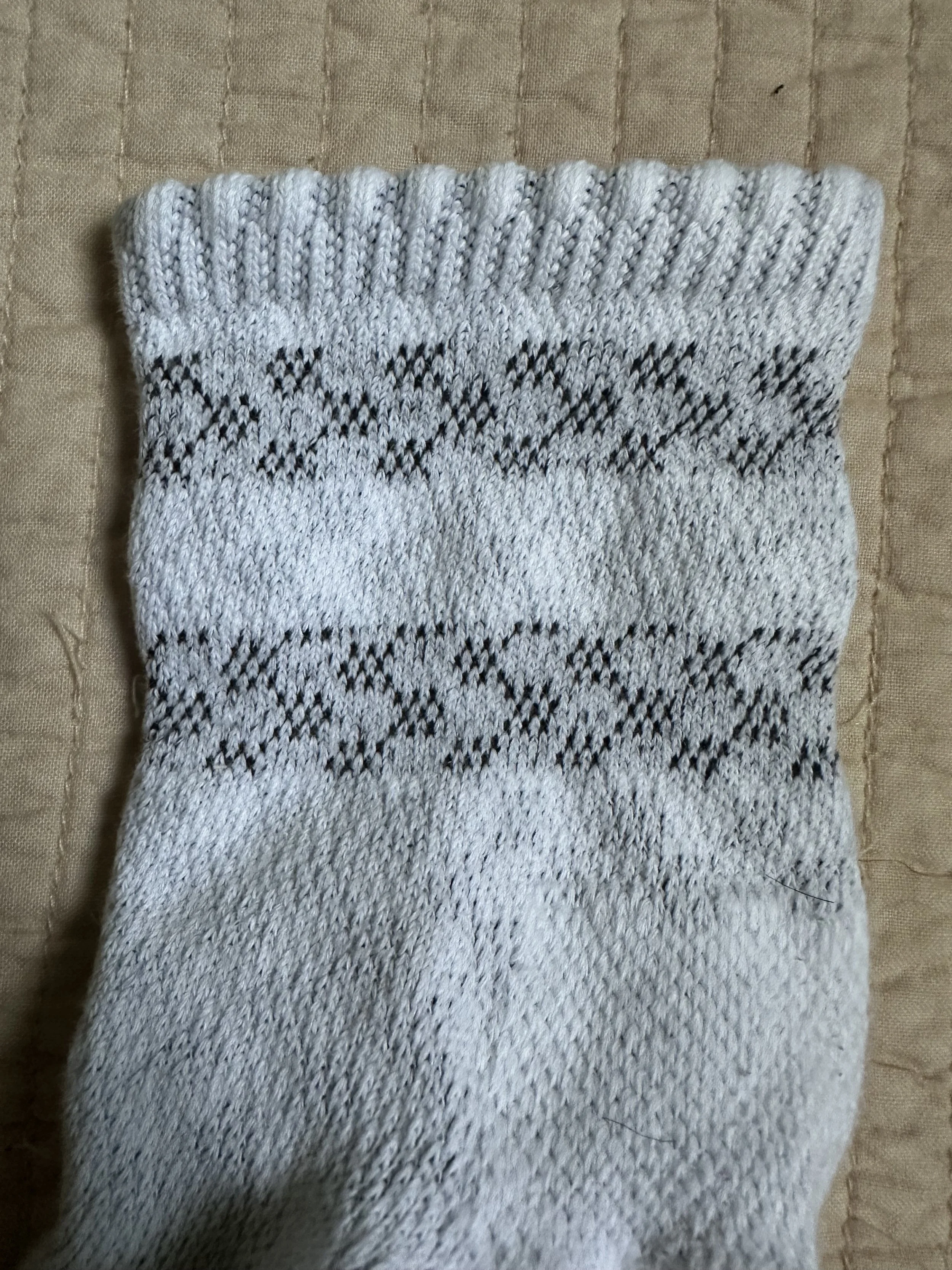 A summer ankle sock with mesh patterned inspired by grandmothers work, featuring two plating yarns creating a strong contrast. Mesh all around except on the footbed. Welt pattern inspired by NMD shoe. 