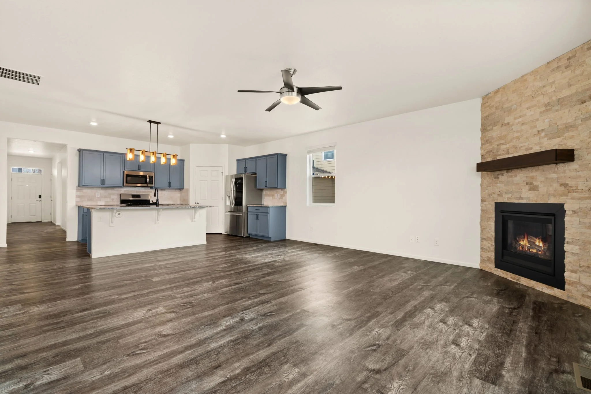 15-web-or-mls-1413 Westport Ave 15.jpg