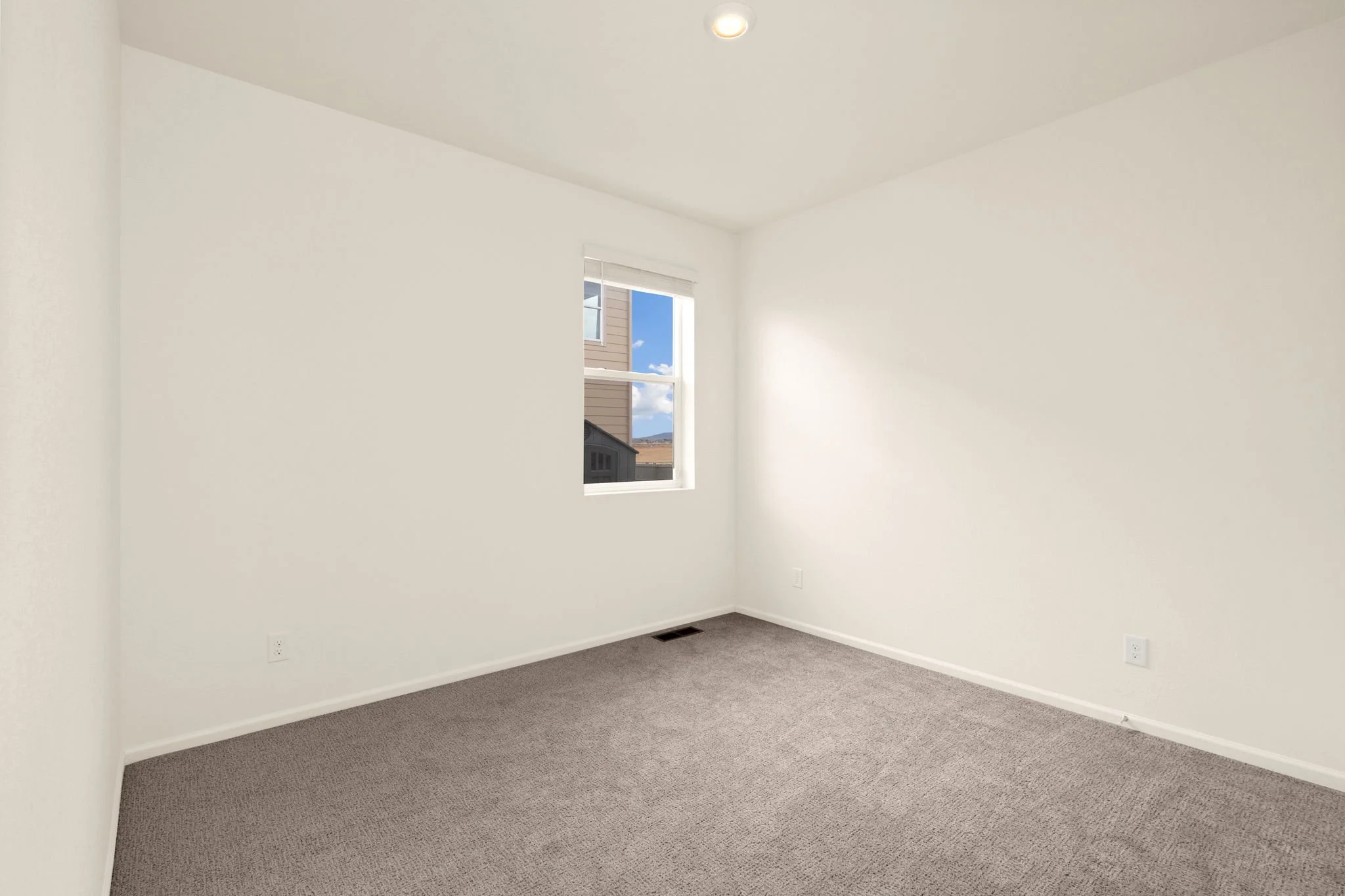 28-web-or-mls-1413 Westport Ave 28.jpg