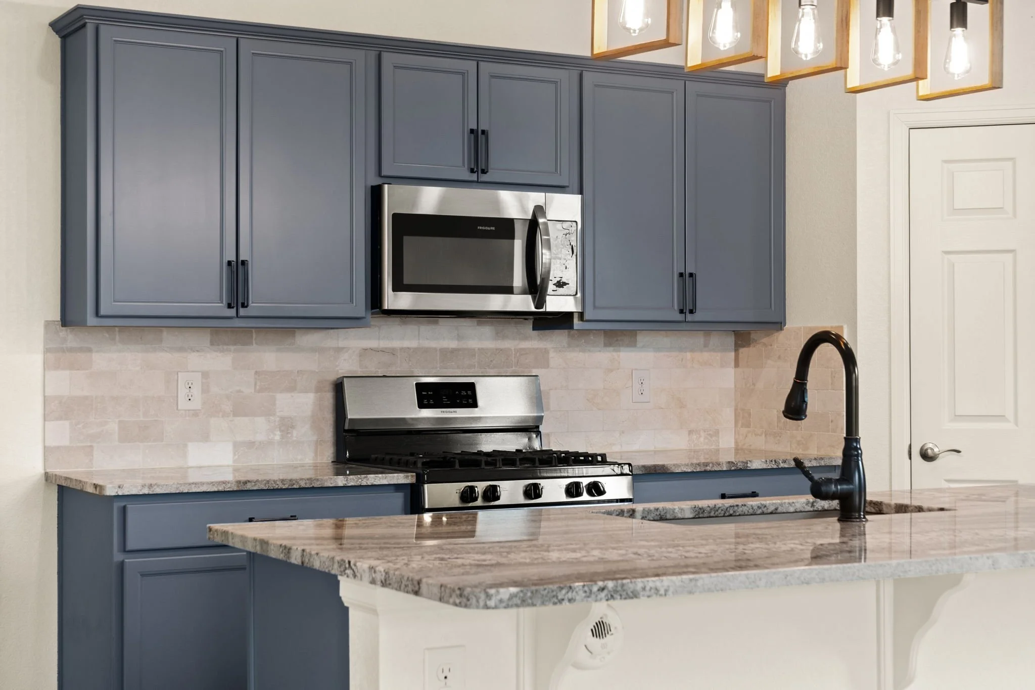 34-web-or-mls-1413 Westport Ave 34.jpg