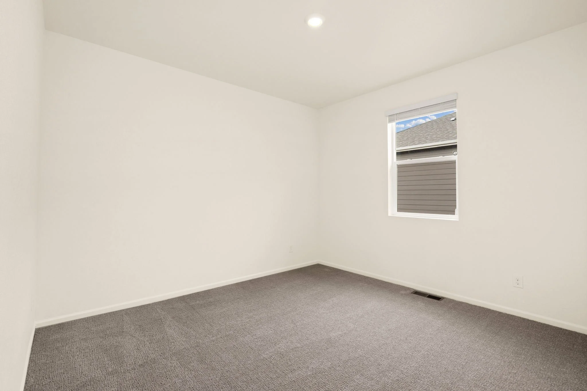 26-web-or-mls-1413 Westport Ave 26.jpg