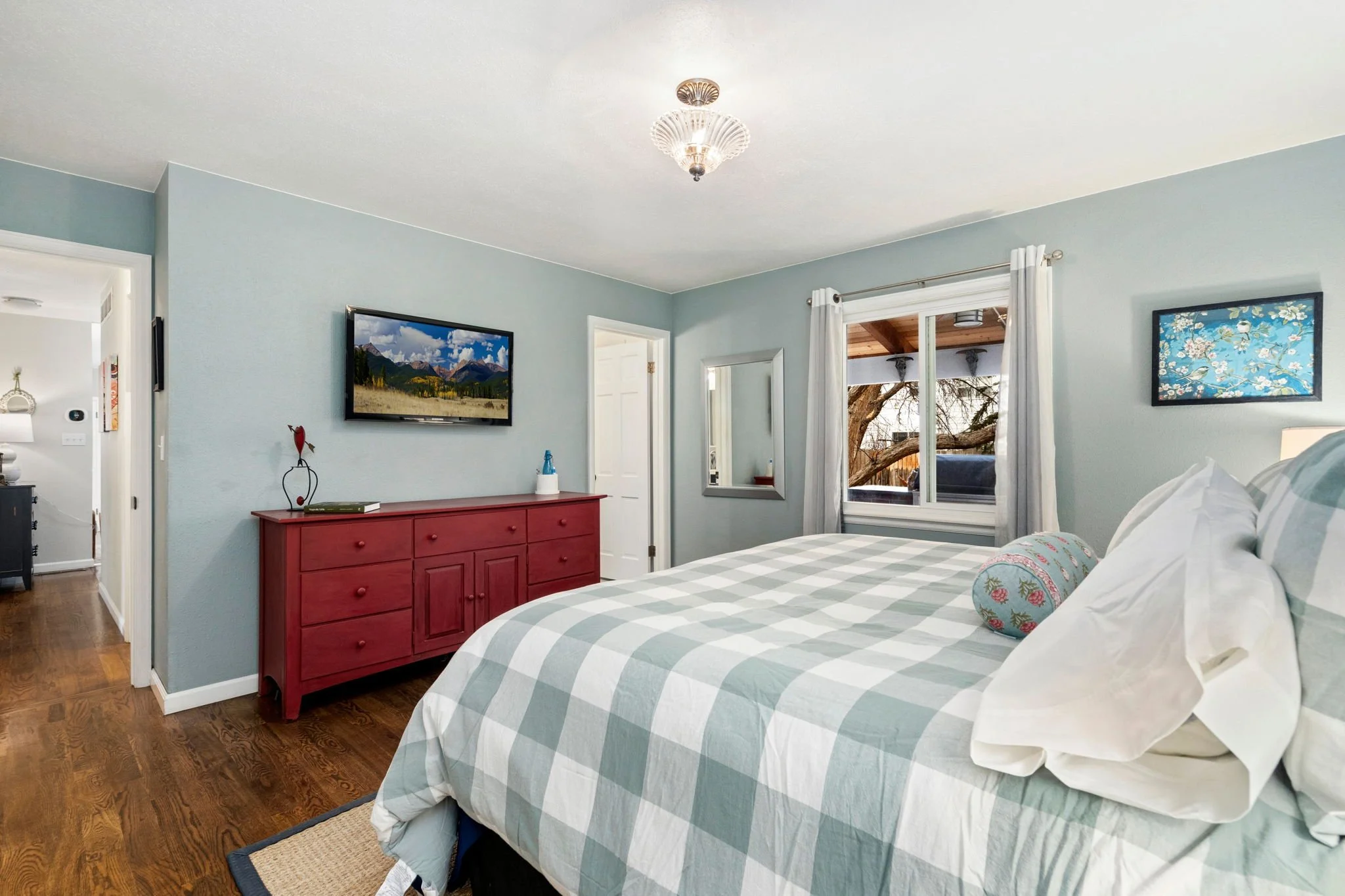 30-web-or-mls-1204 Parkwood Dr 30.jpg