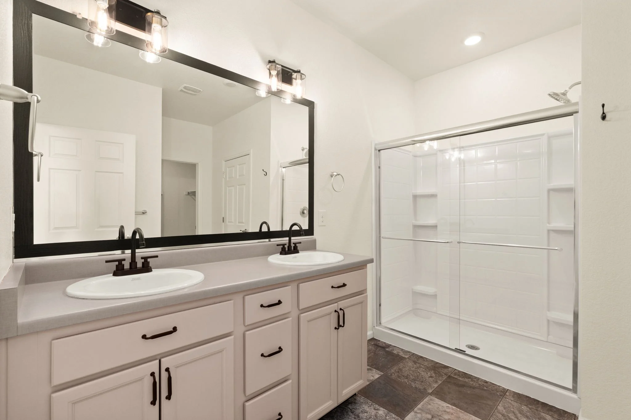 21-web-or-mls-1413 Westport Ave 21.jpg