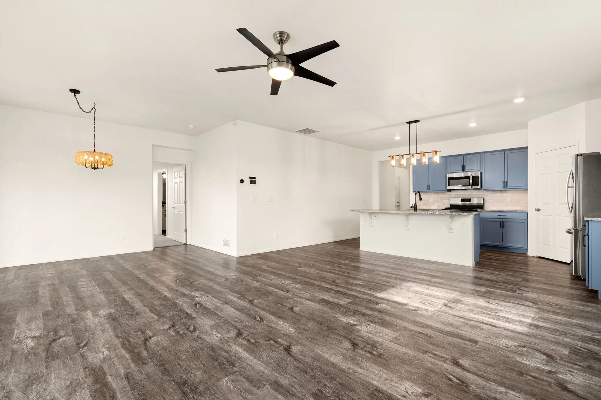 14-web-or-mls-1413 Westport Ave 14.jpg