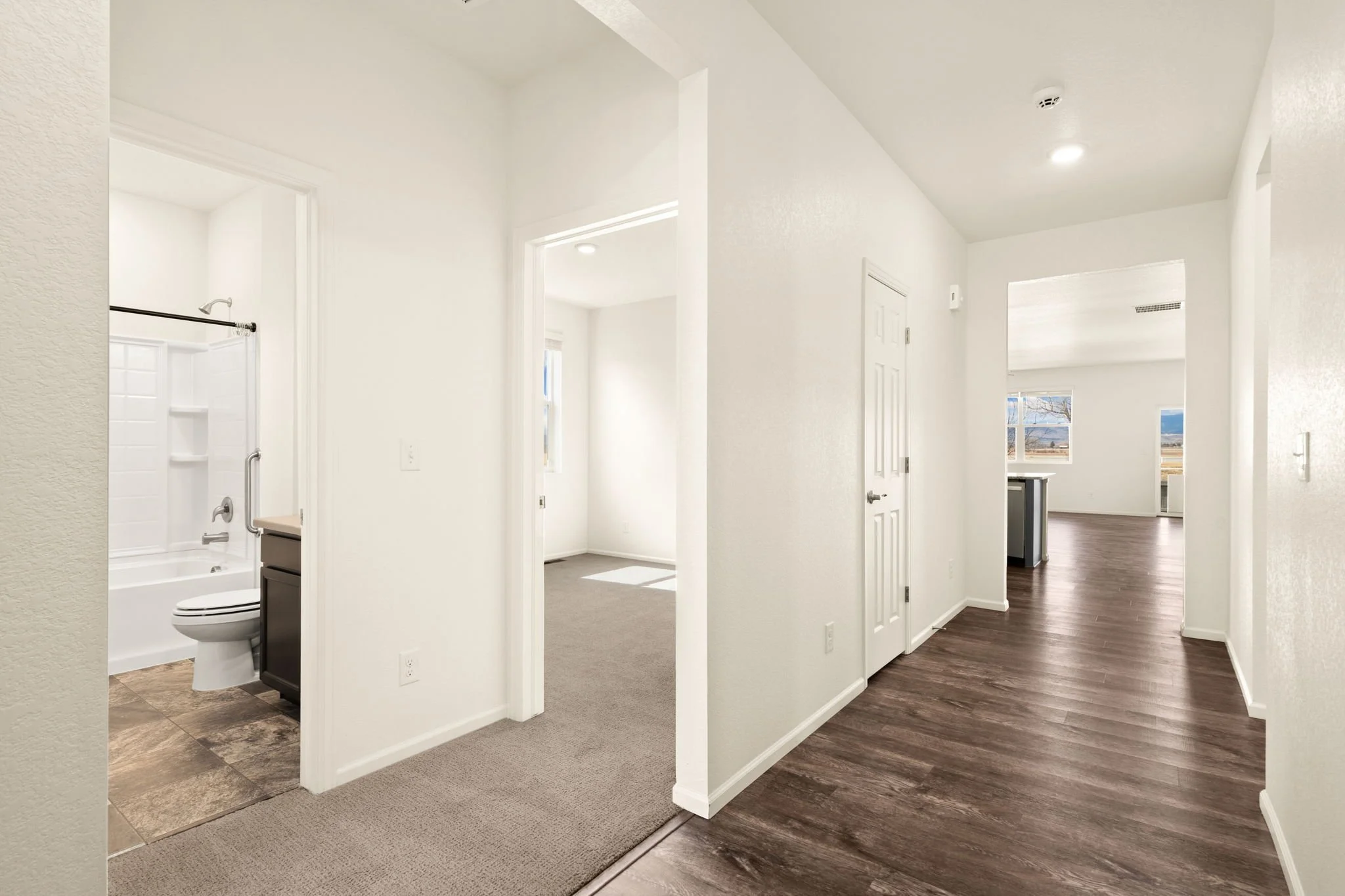 5-web-or-mls-1413 Westport Ave 5.jpg