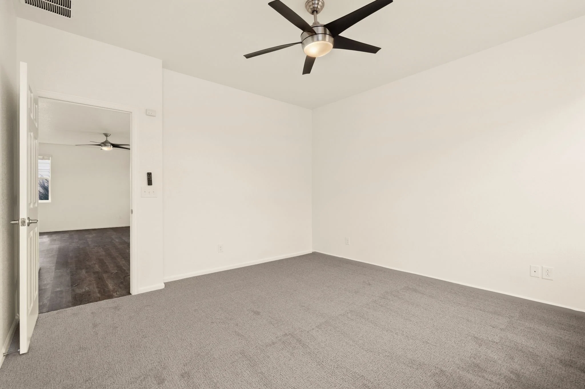 19-web-or-mls-1413 Westport Ave 19.jpg