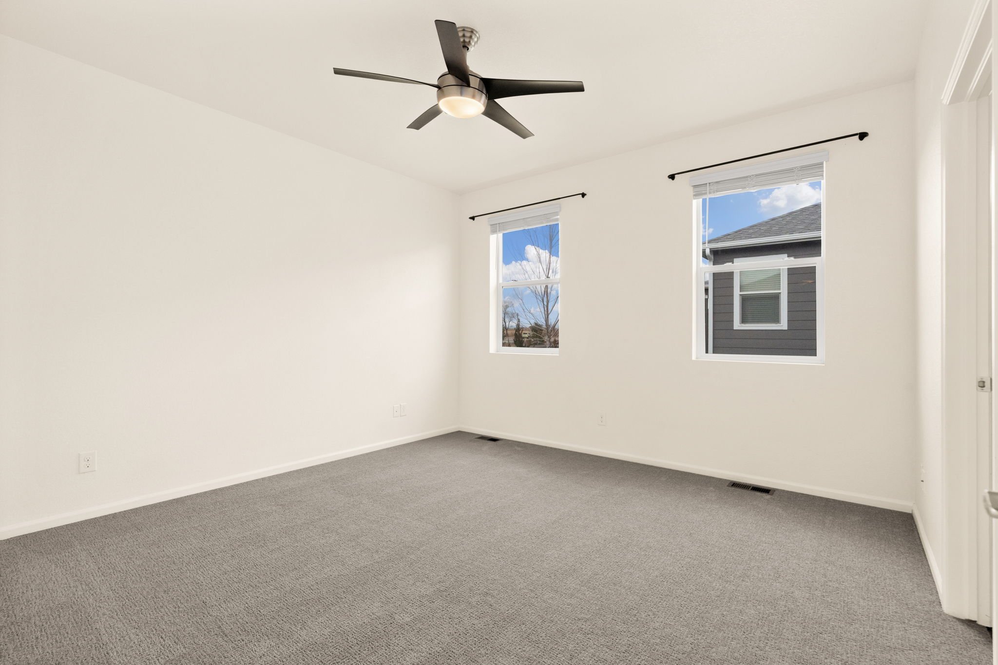 18-web-or-mls-1413 Westport Ave 18.jpg