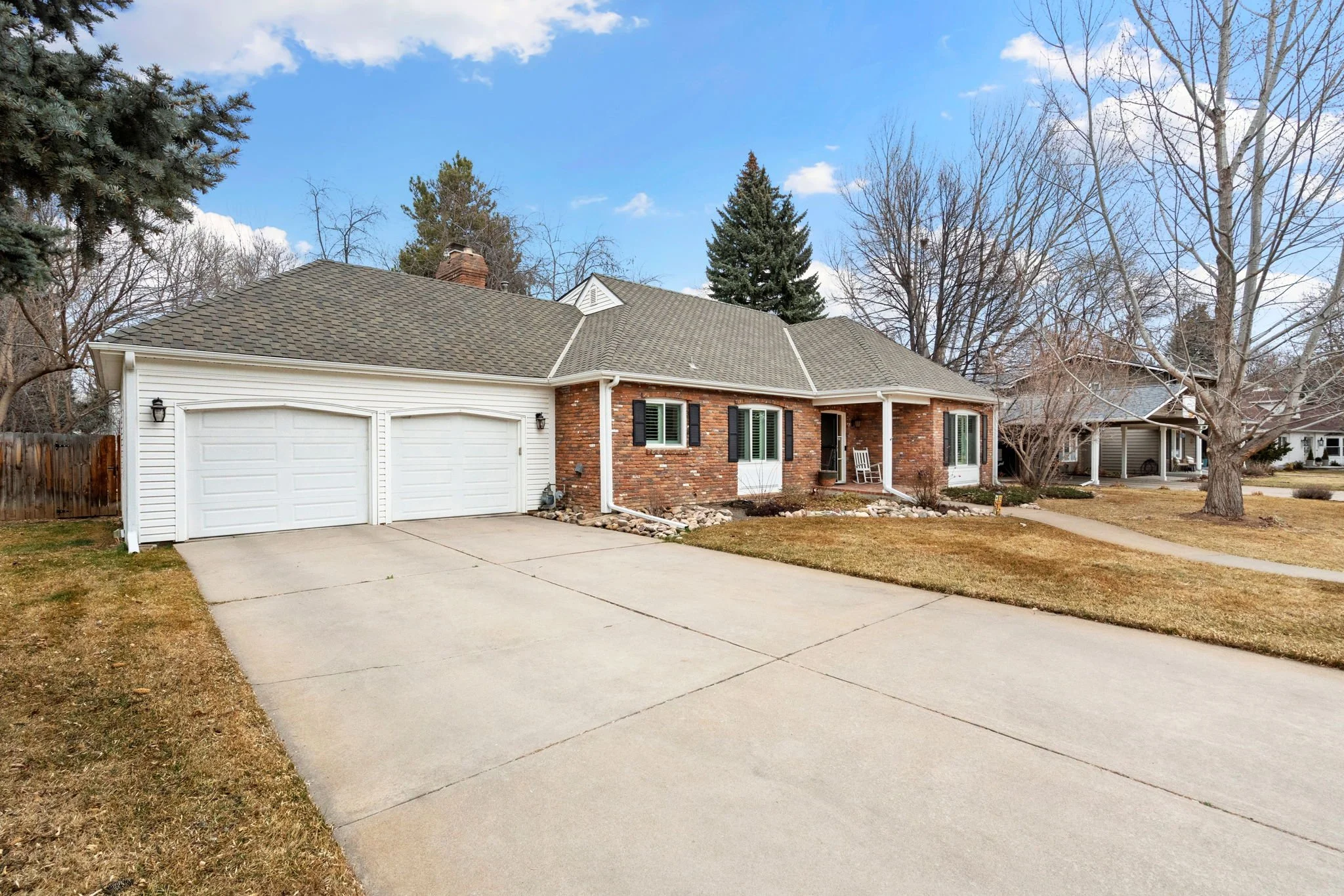 2-web-or-mls-1204 Parkwood Dr 2.jpg