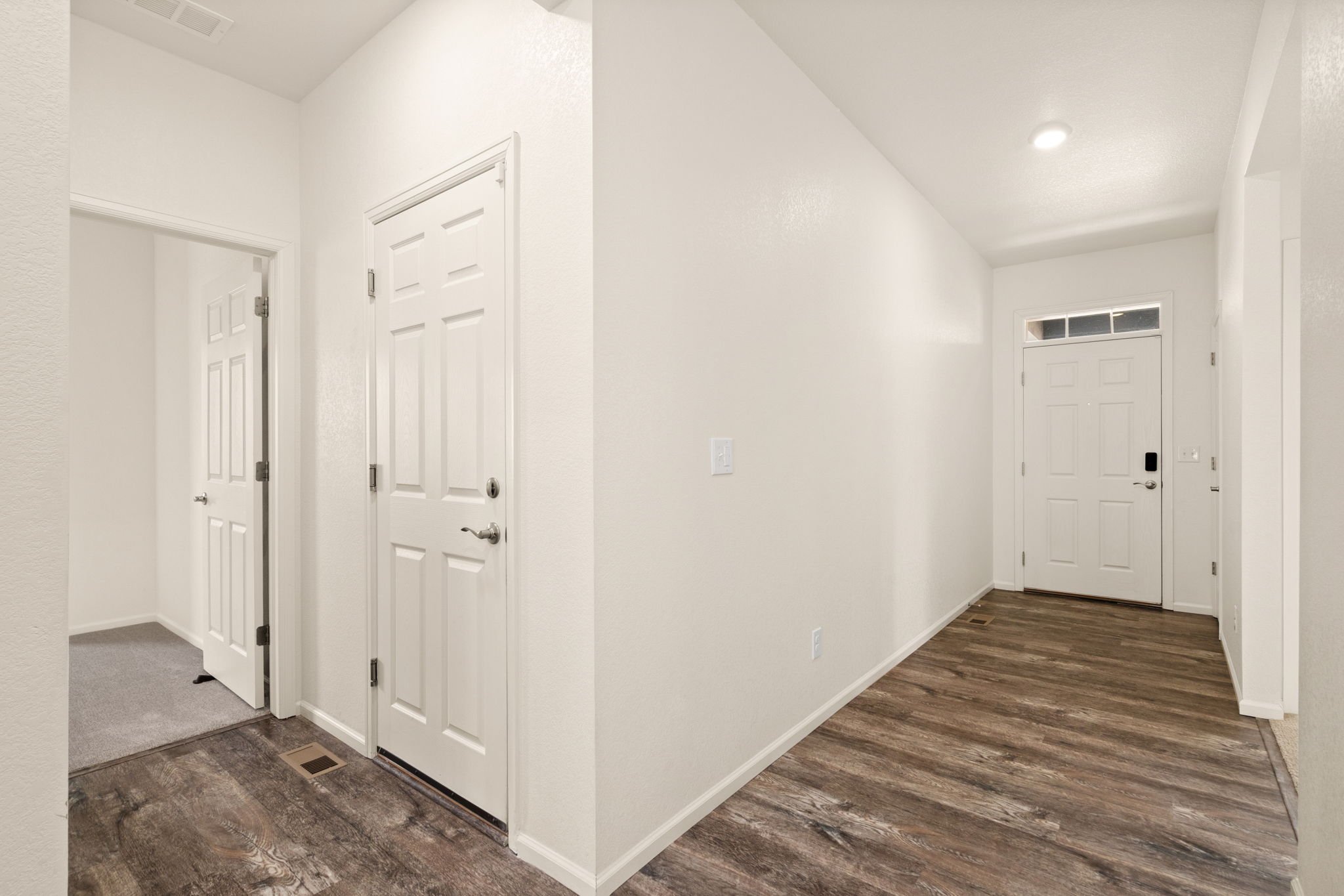 6-web-or-mls-1413 Westport Ave 6.jpg