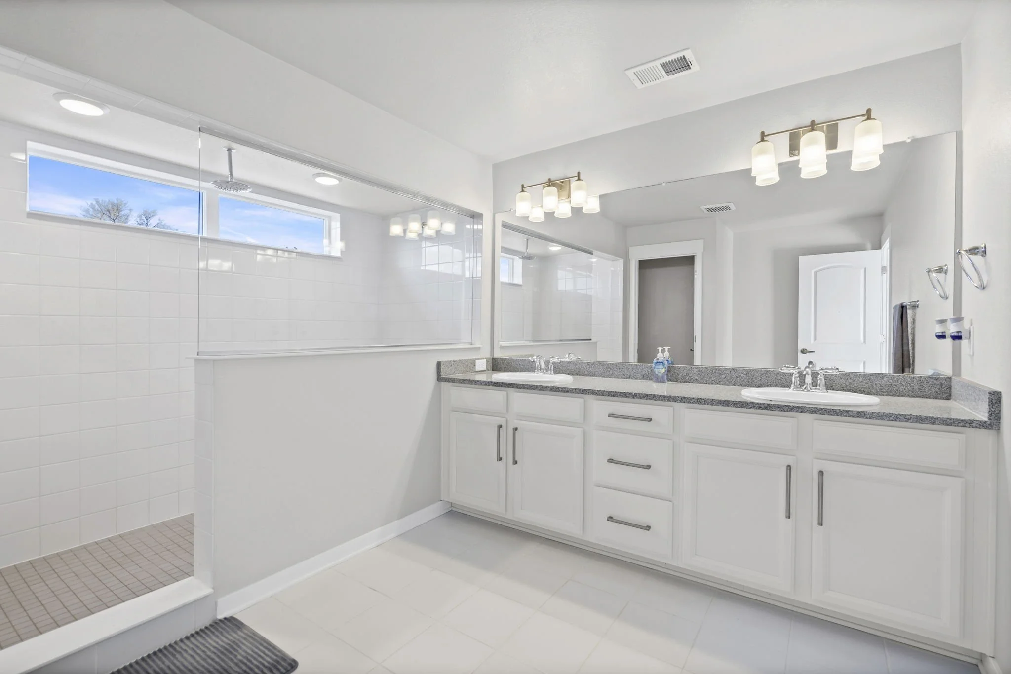 21-web-or-mls-5233 Second Ave 21.jpg