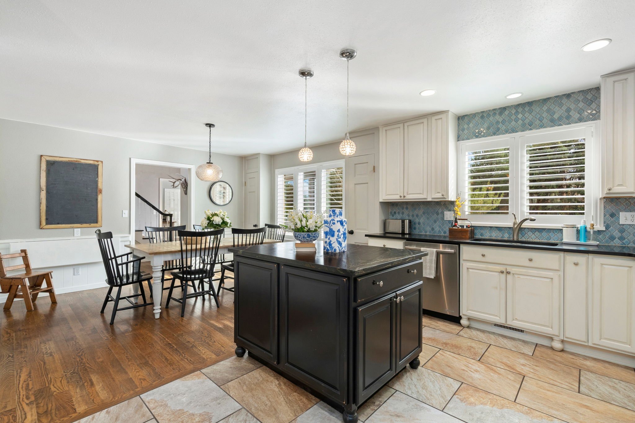 16-web-or-mls-1204 Parkwood Dr 16.jpg