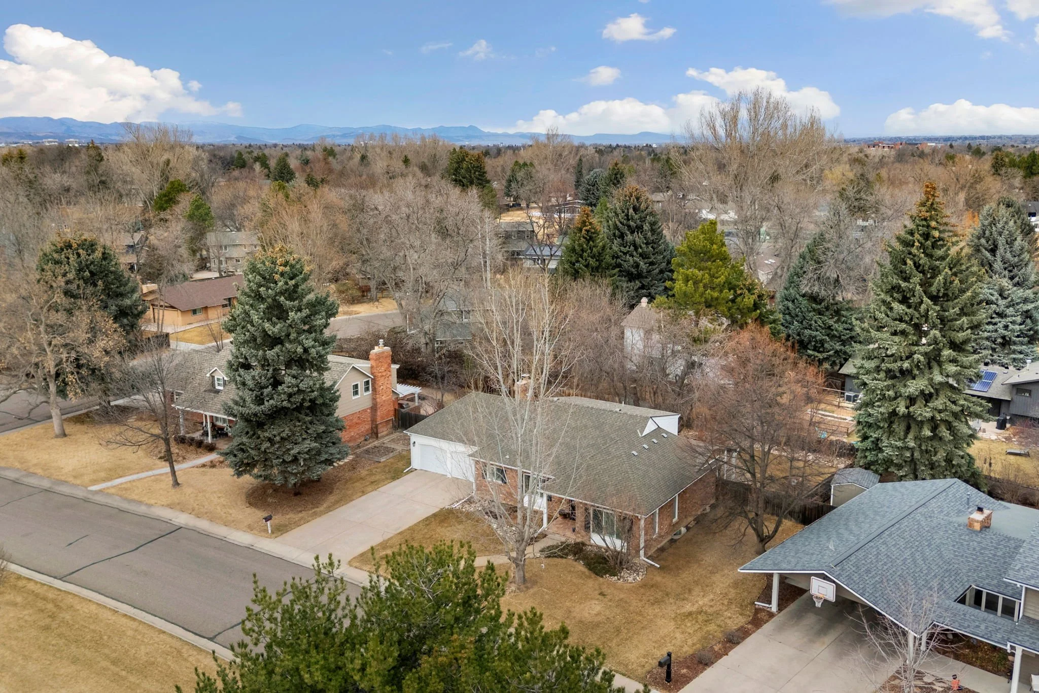 50-web-or-mls-1204 Parkwood Dr 50.jpg