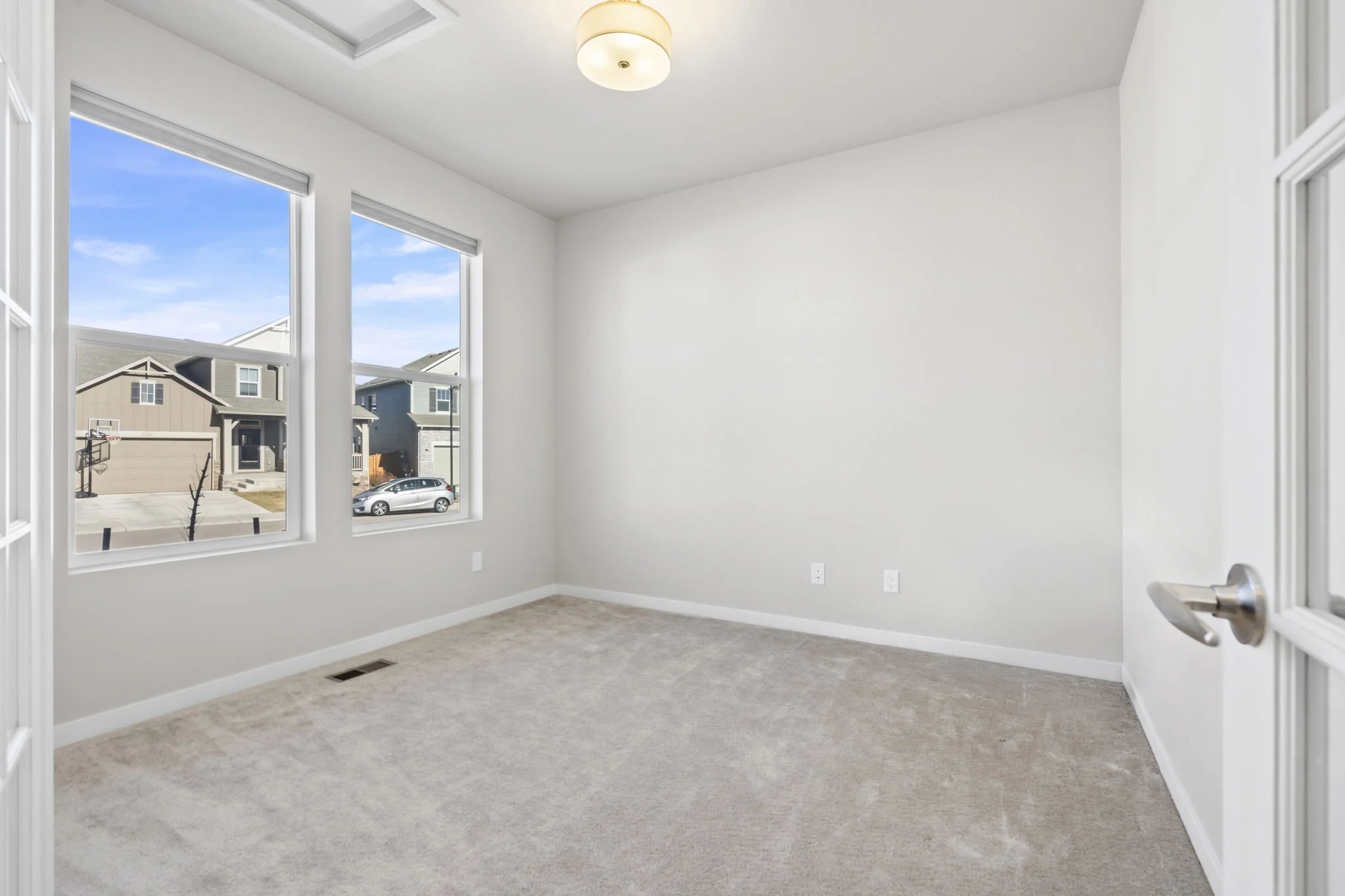 15-web-or-mls-5233 Second Ave 15.jpg