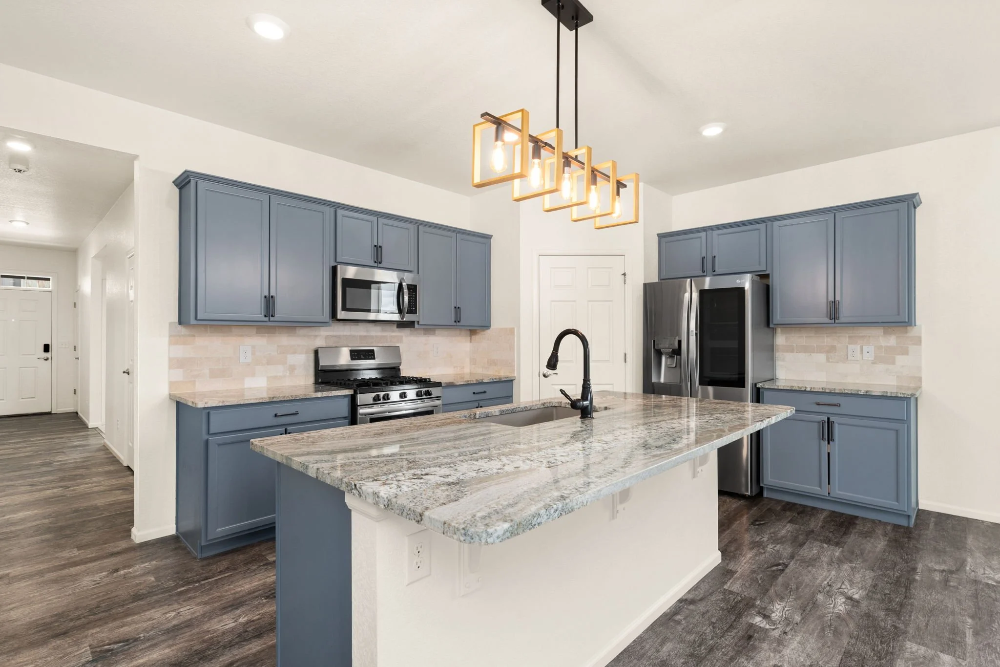 9-web-or-mls-1413 Westport Ave 9.jpg