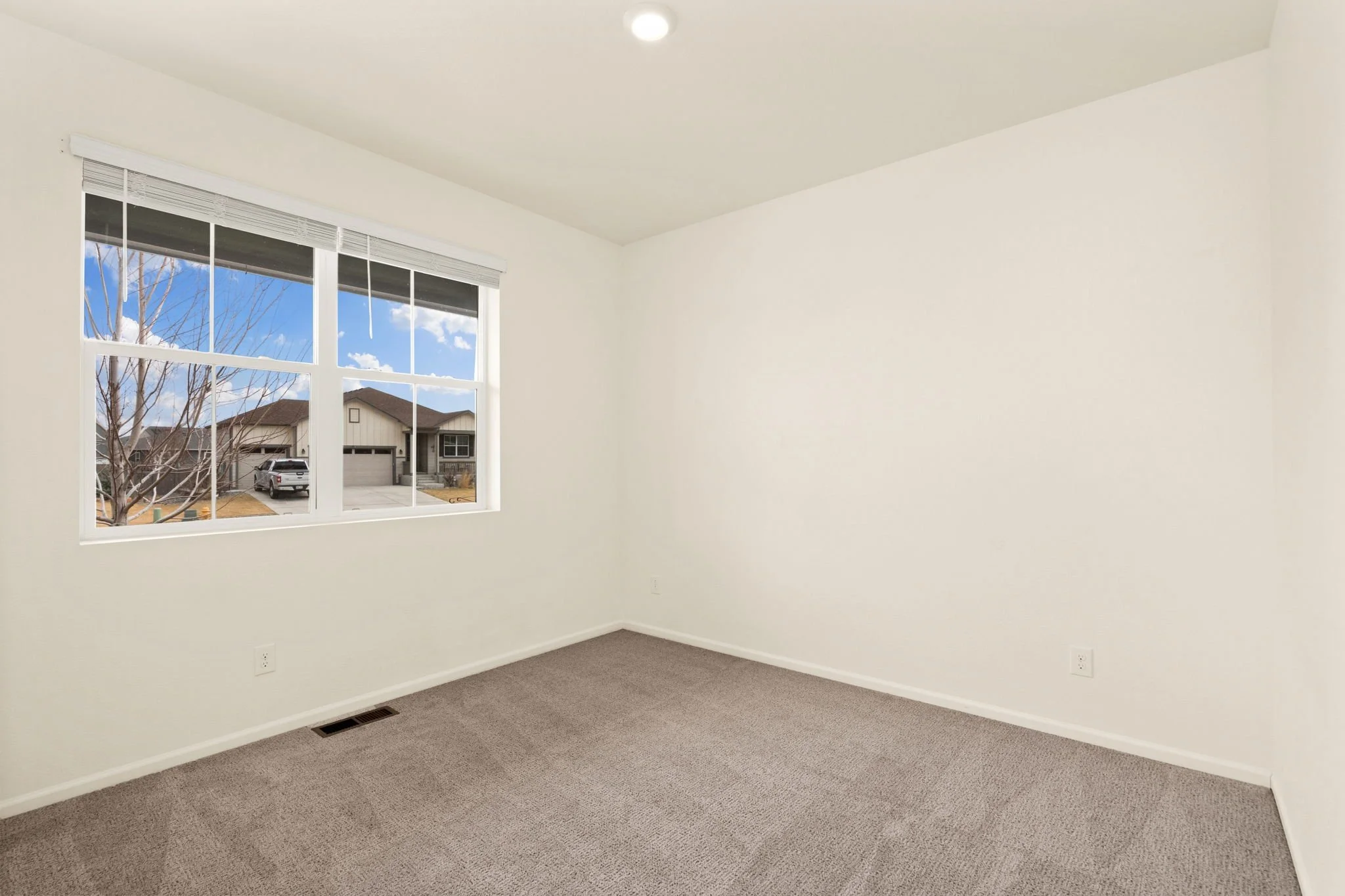 31-web-or-mls-1413 Westport Ave 31.jpg