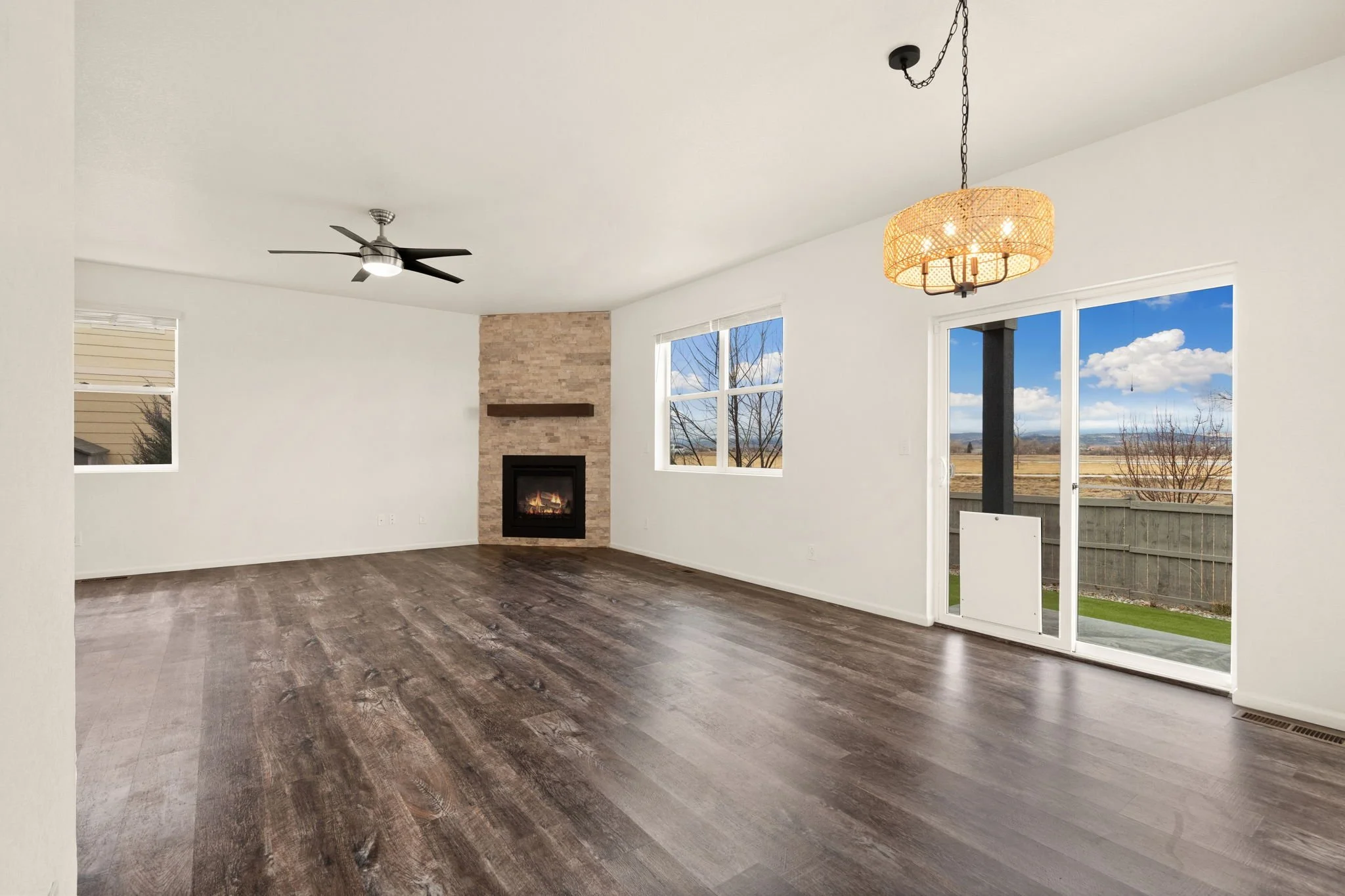 17-web-or-mls-1413 Westport Ave 17.jpg