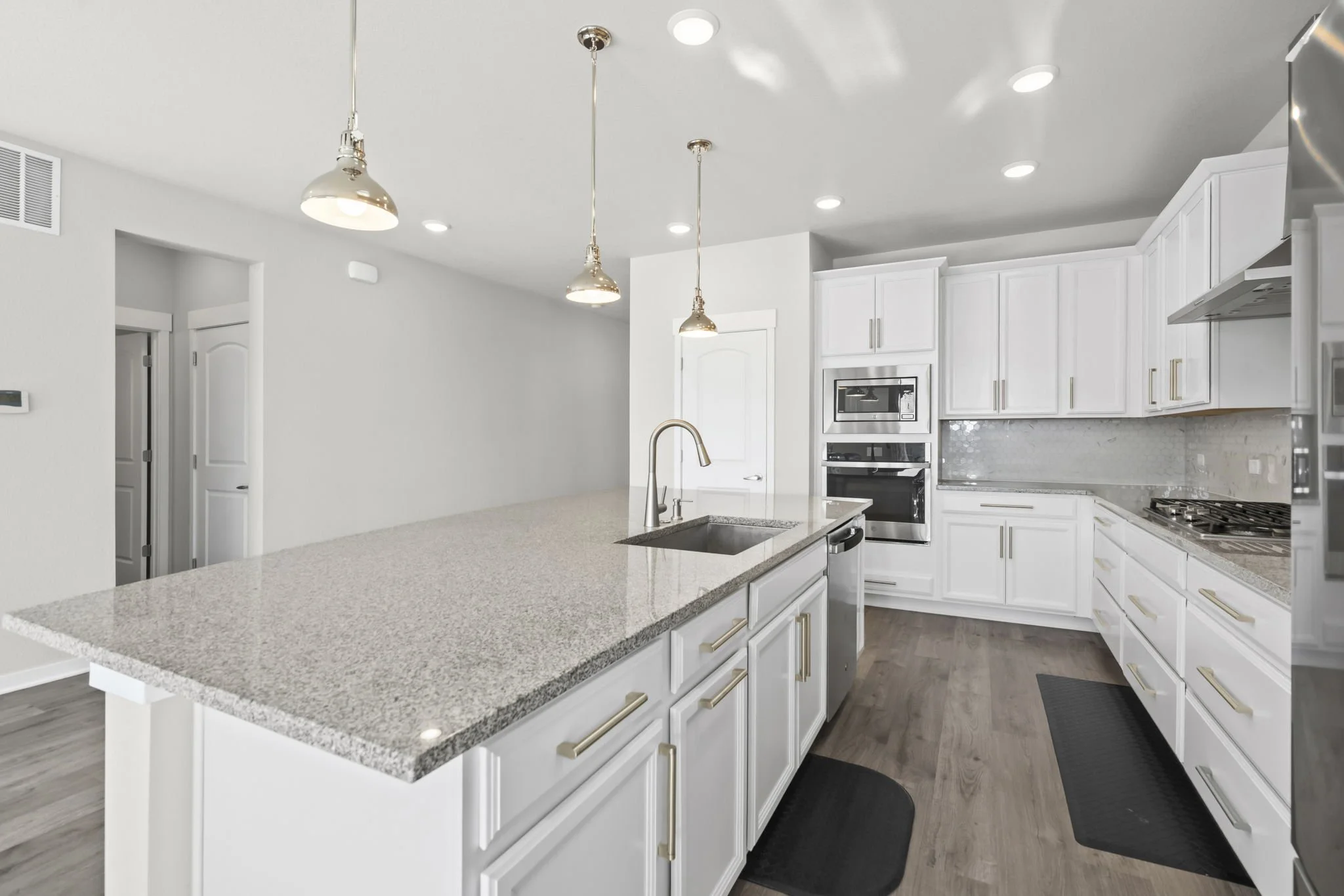 11-web-or-mls-5233 Second Ave 11.jpg