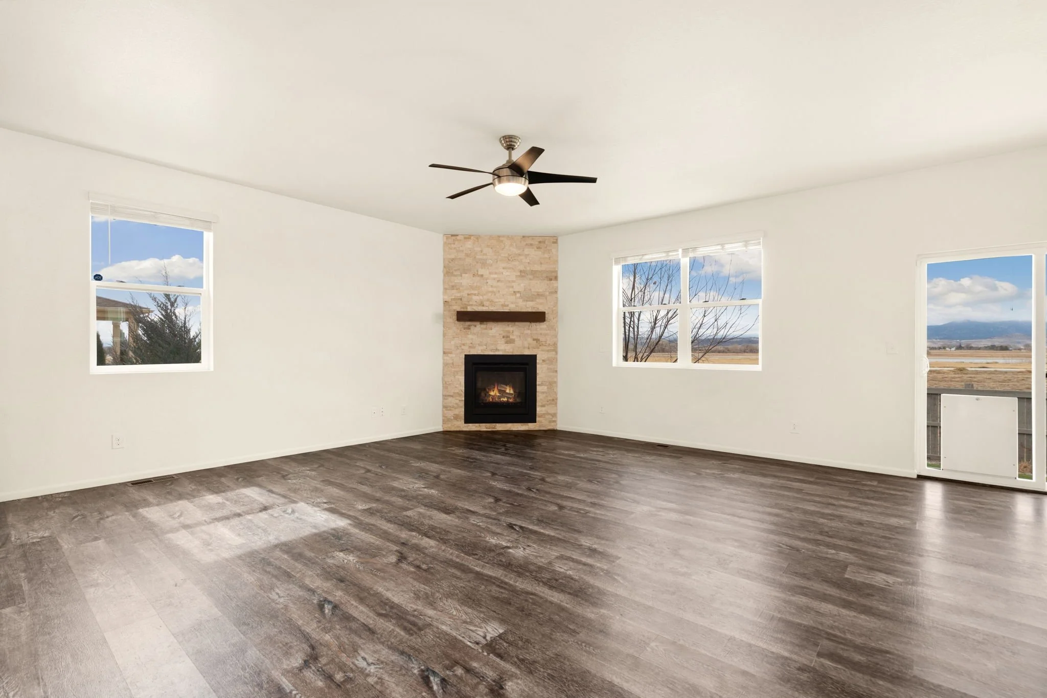 13-web-or-mls-1413 Westport Ave 13.jpg