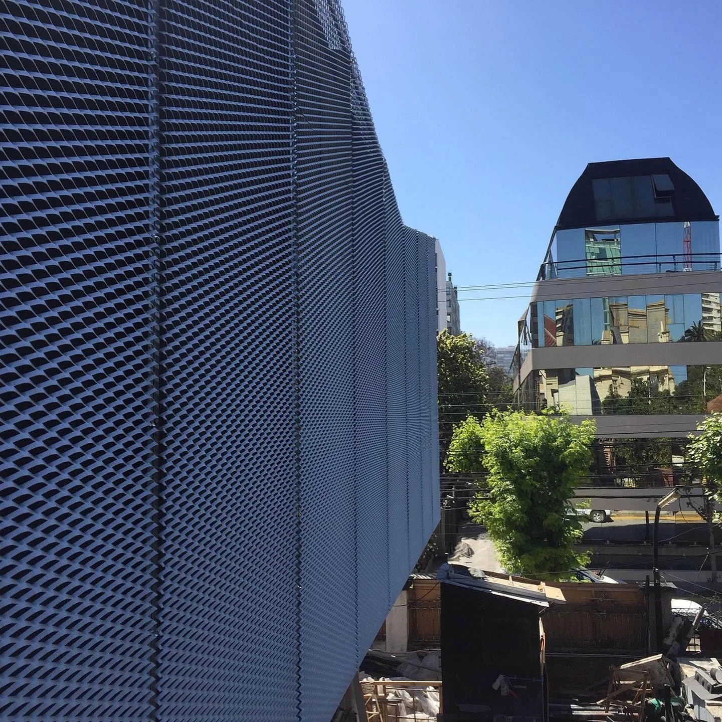 Revestimiento de fachada para museo en Viña del mar realizado por nenziarq.