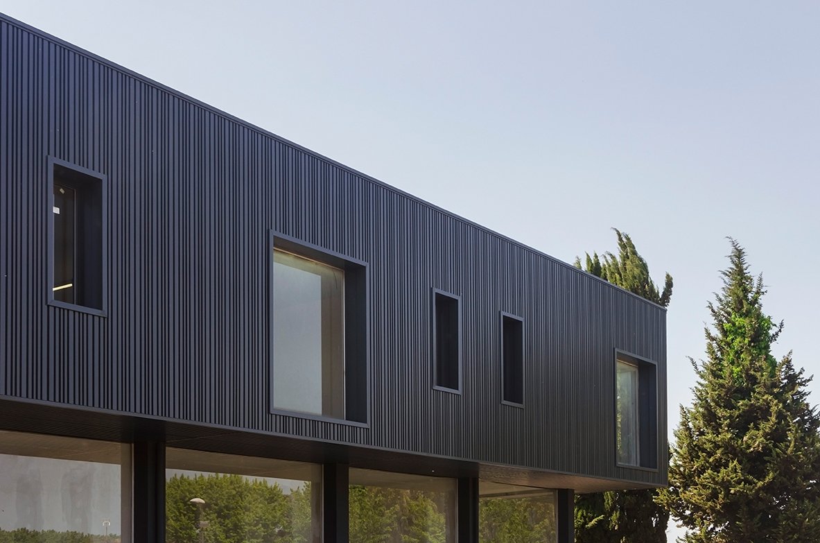 Láminas metálicas arquitectónicas para fachada ventilada – proyecto residencial